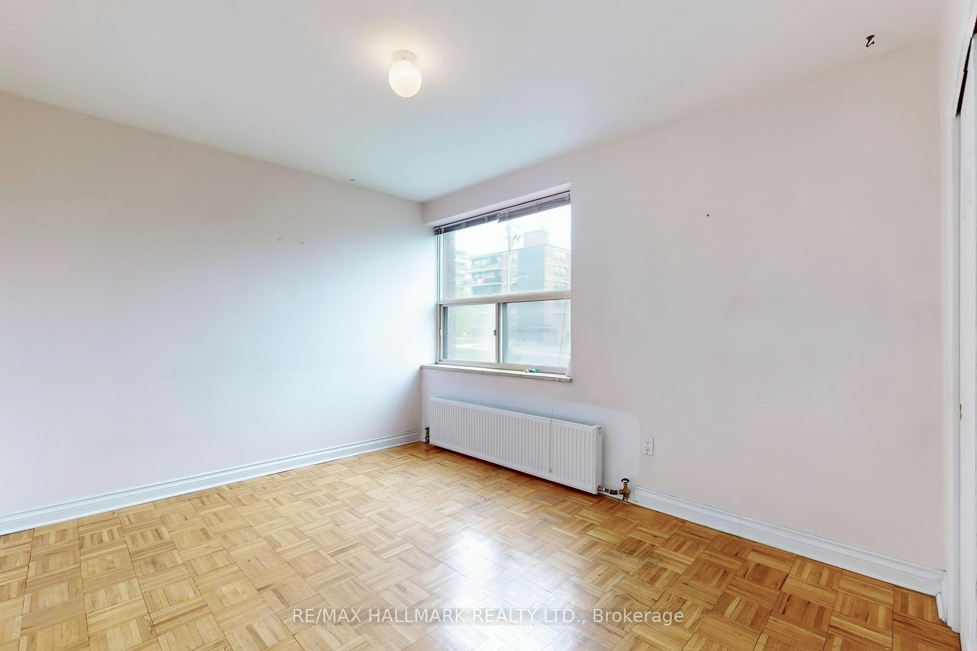 2 Bedrooms Condo at 50 Gulliver, Toronto For sale