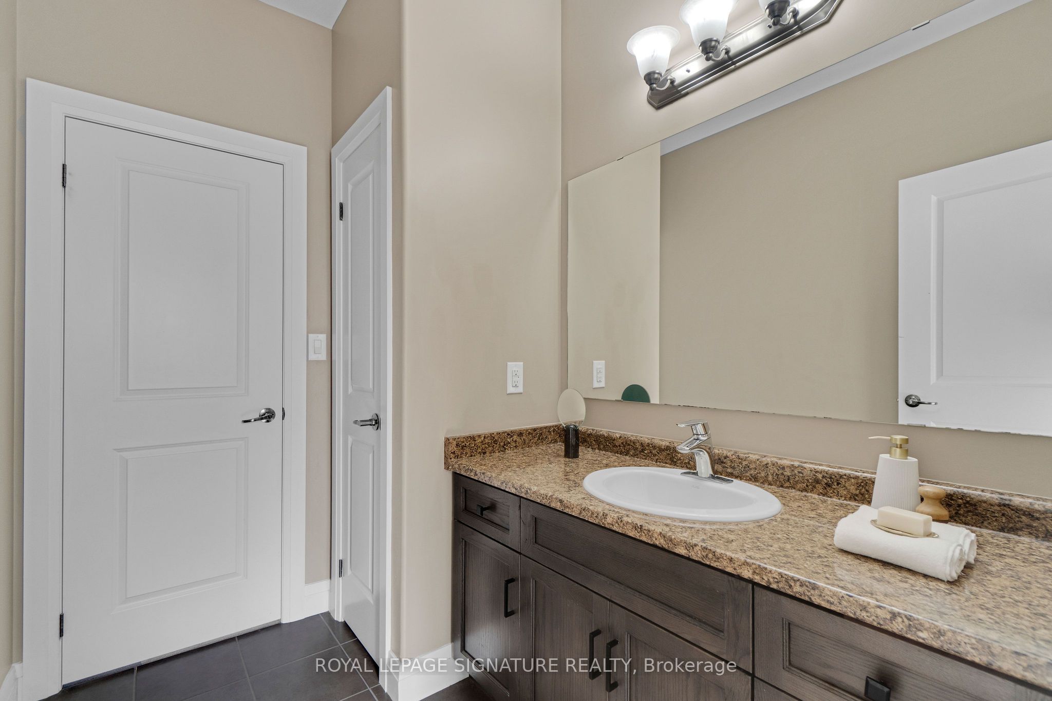 593 Pinery Trail