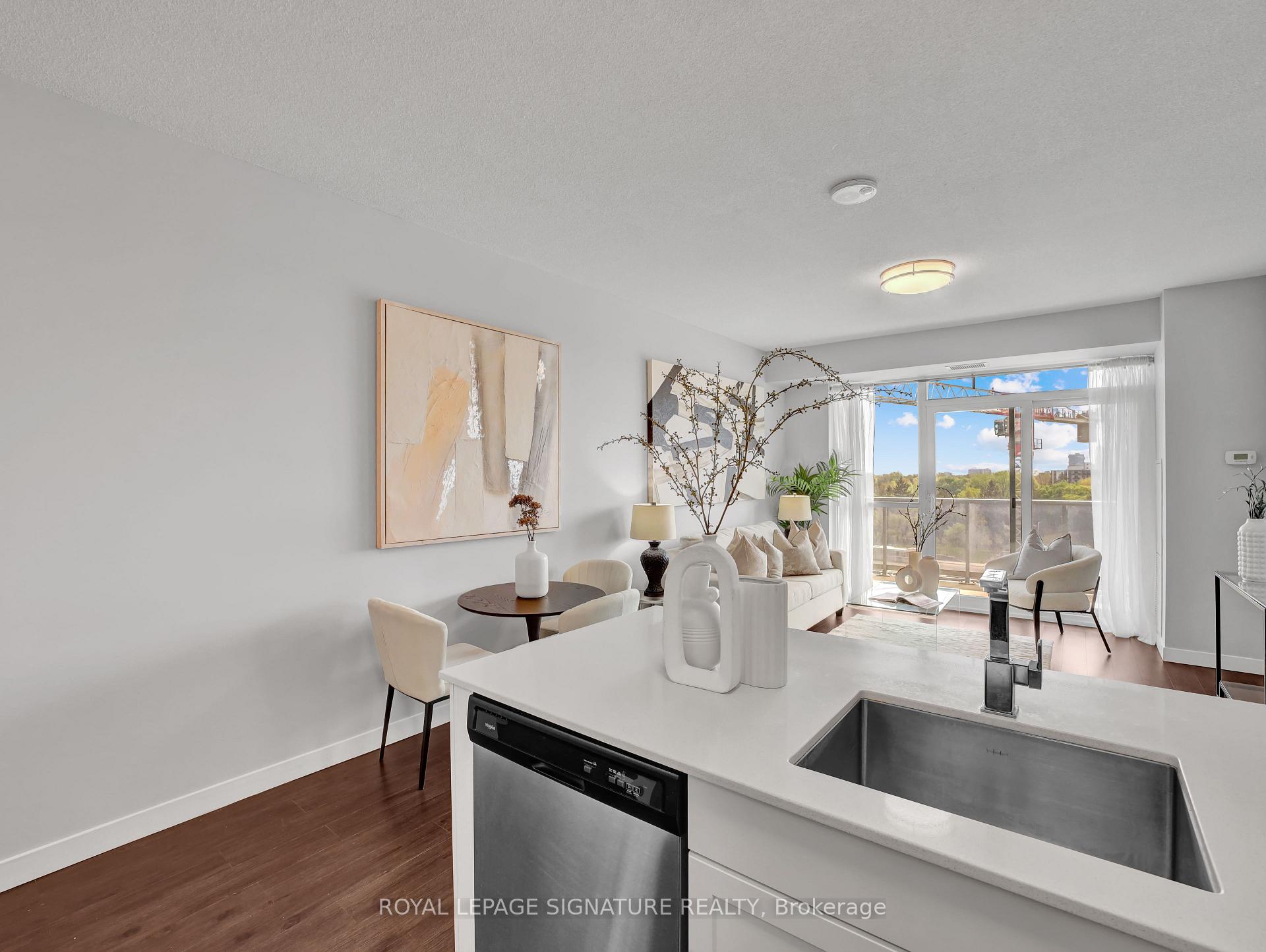 2 Bedrooms Condo at 2081 Fairview, Burlington For sale