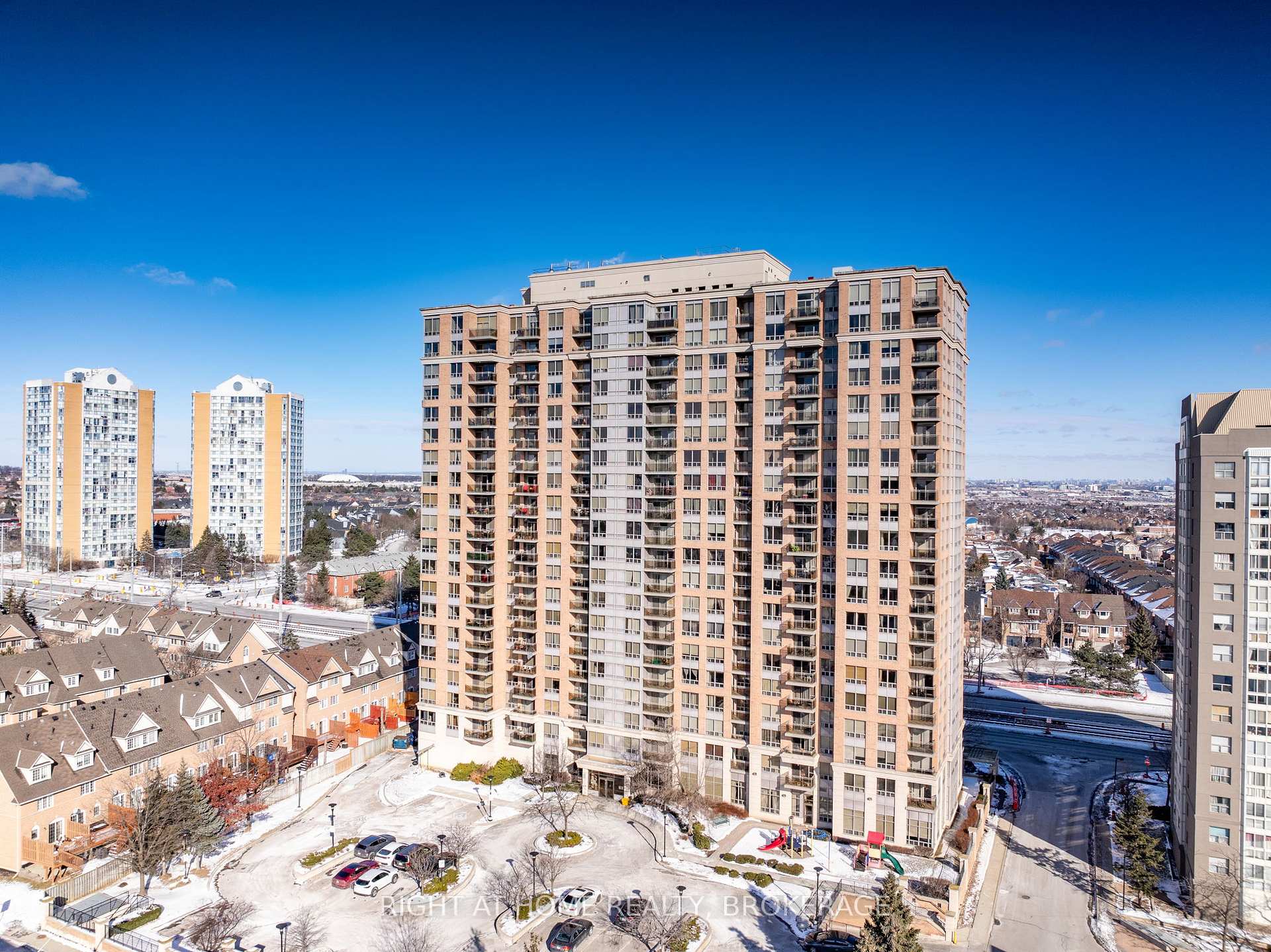 2 Bedrooms Condo at 55 STRATHAVEN, Mississauga For sale