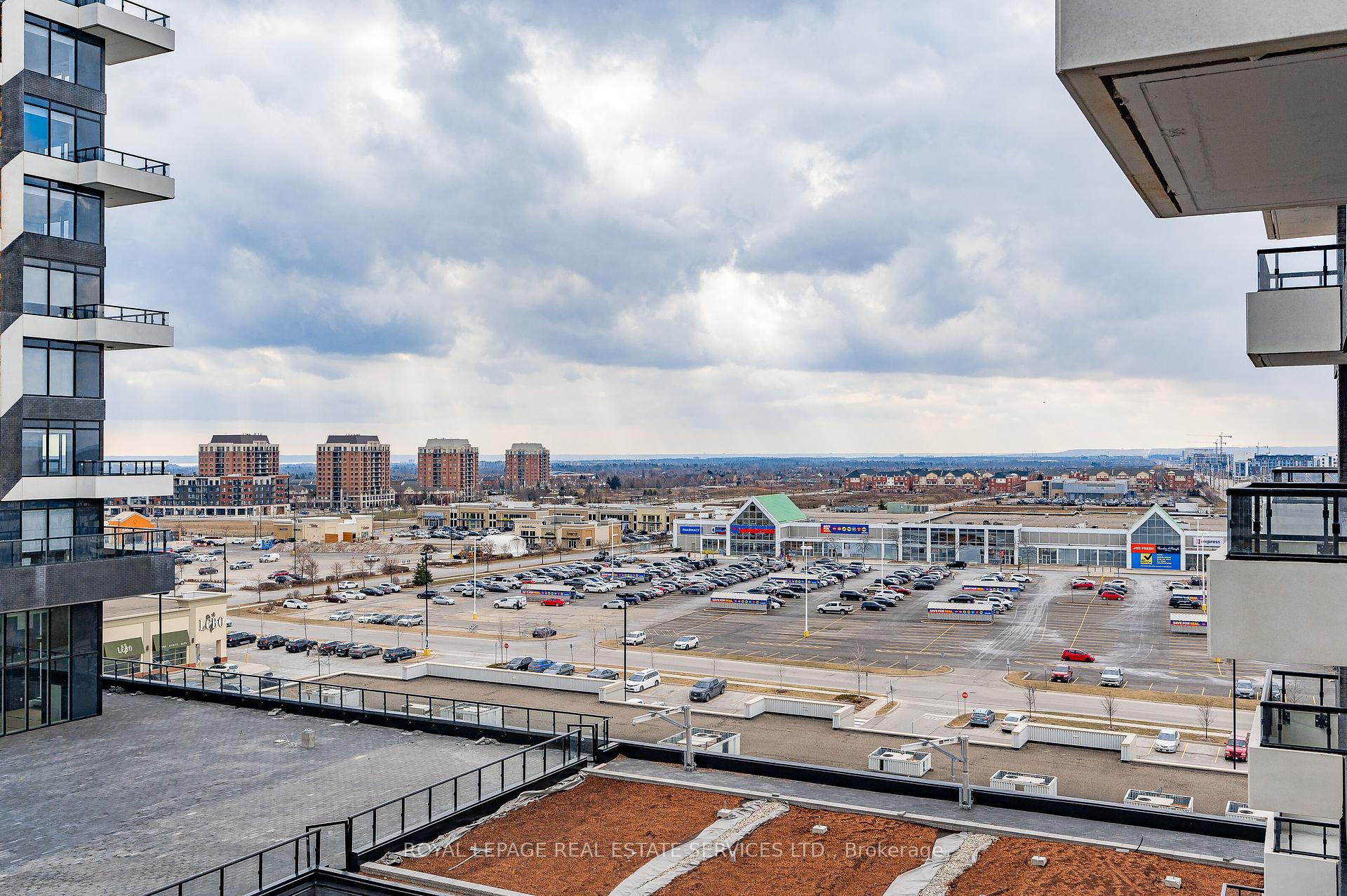3 Bedrooms Condo at 2489 Taunton, Oakville For sale
