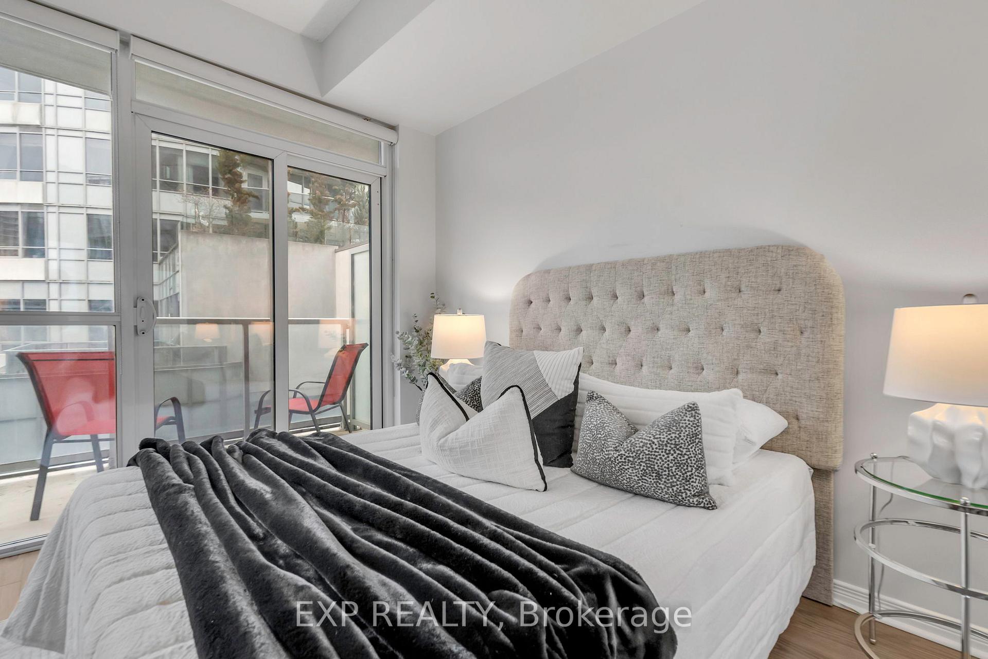 1 Bedroom Condo at 352 Front, Toronto For sale
