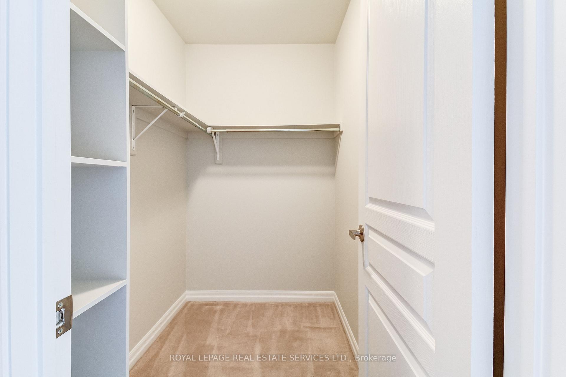 2 Bedrooms Condo at 70 Port, Mississauga For sale