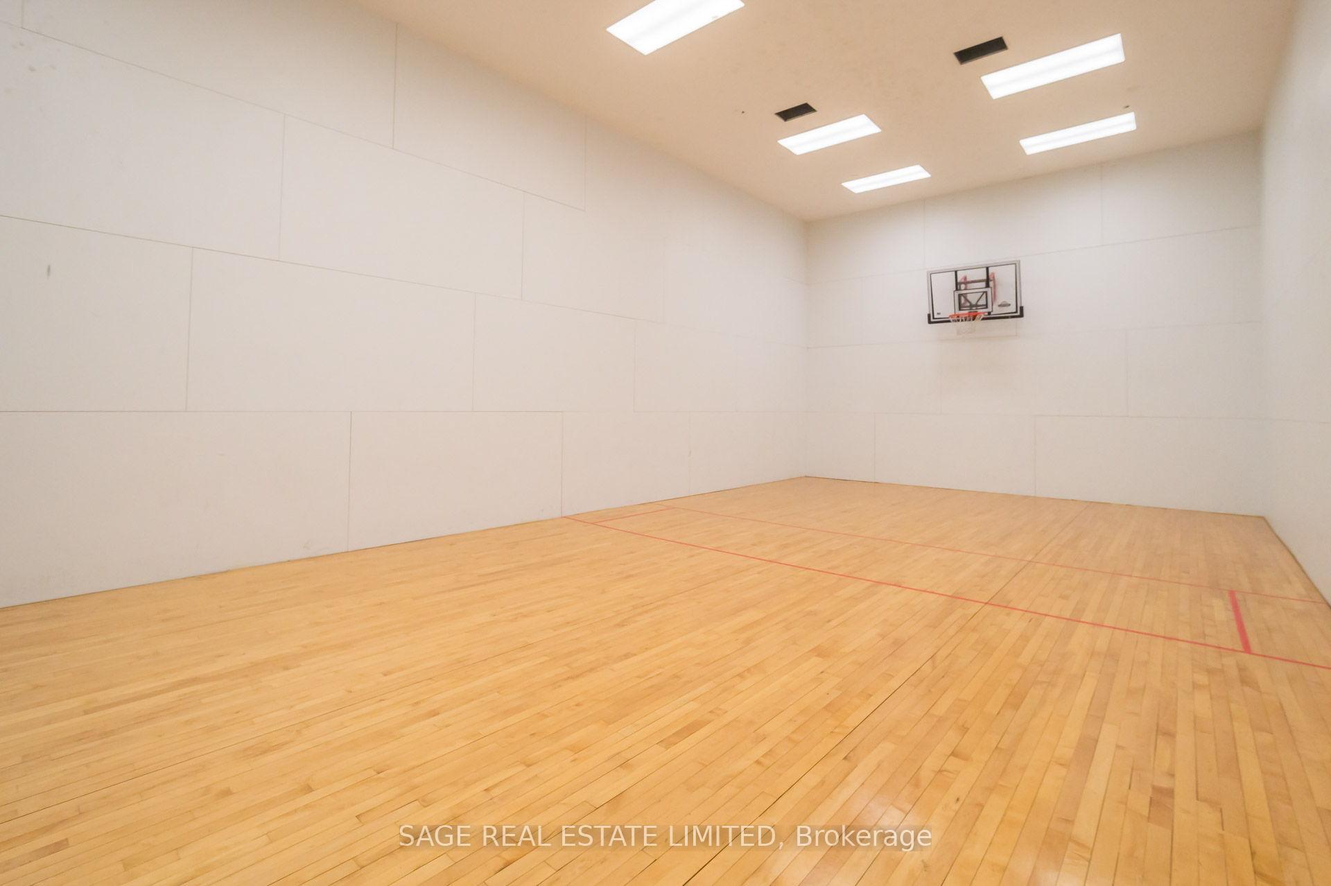 2 Bedrooms Condo at 15 Maitland, Toronto For sale