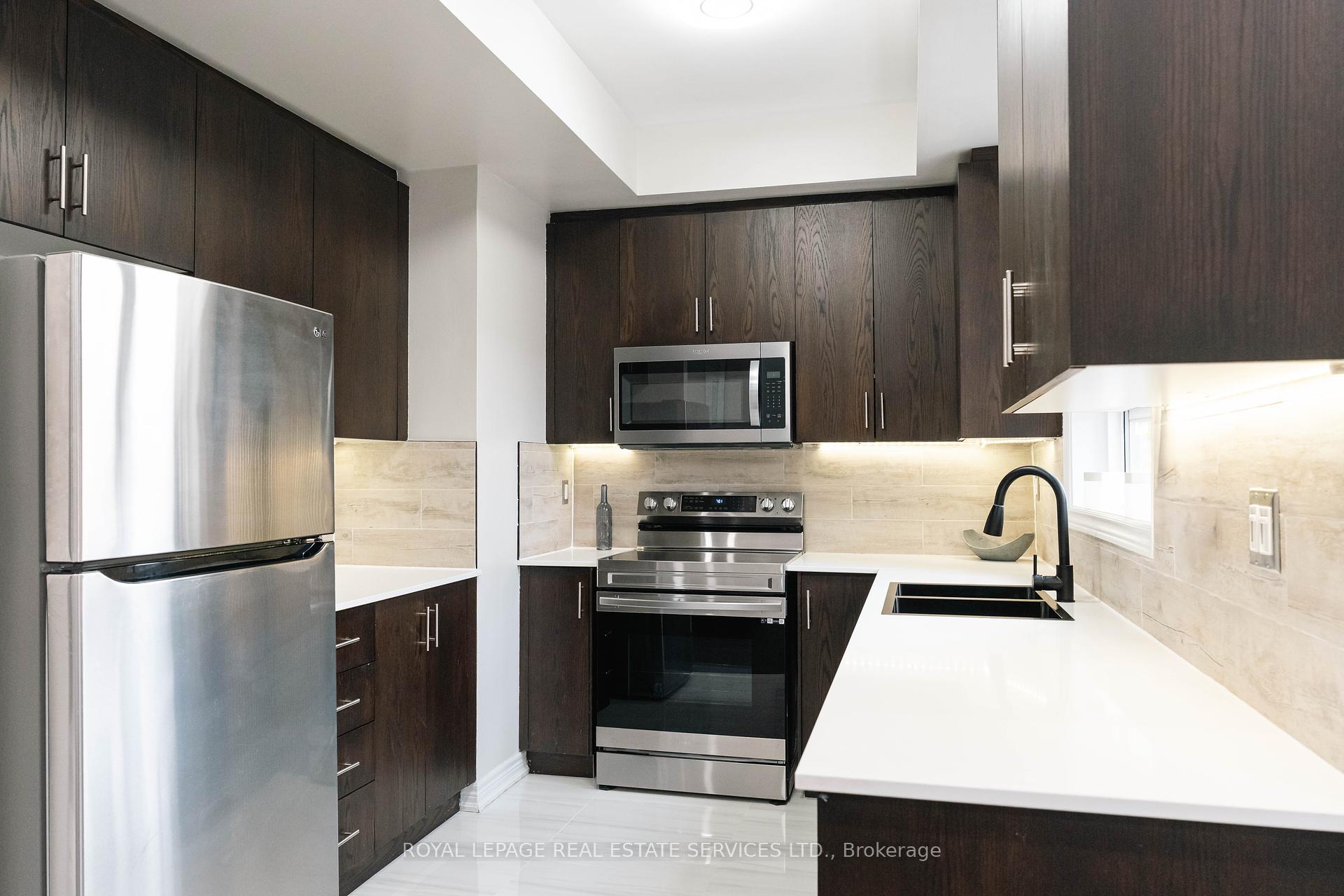 2 Bedrooms Condo at 9621 Jane, Vaughan For sale