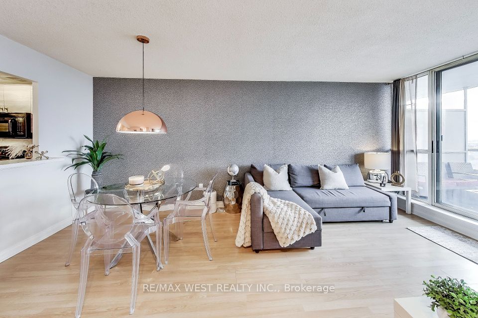 5 Greystone Walk