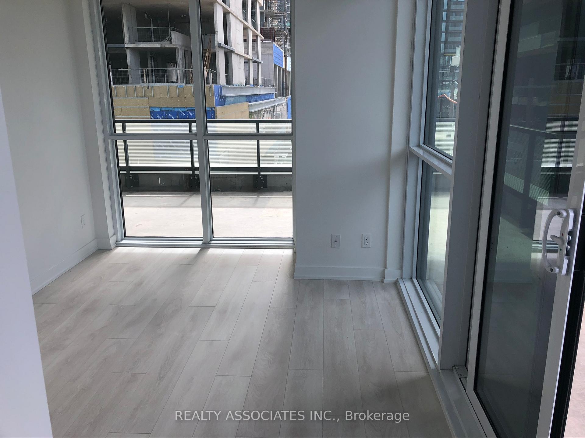 2 Bedrooms Condo at 30 Ordnance, Toronto For sale