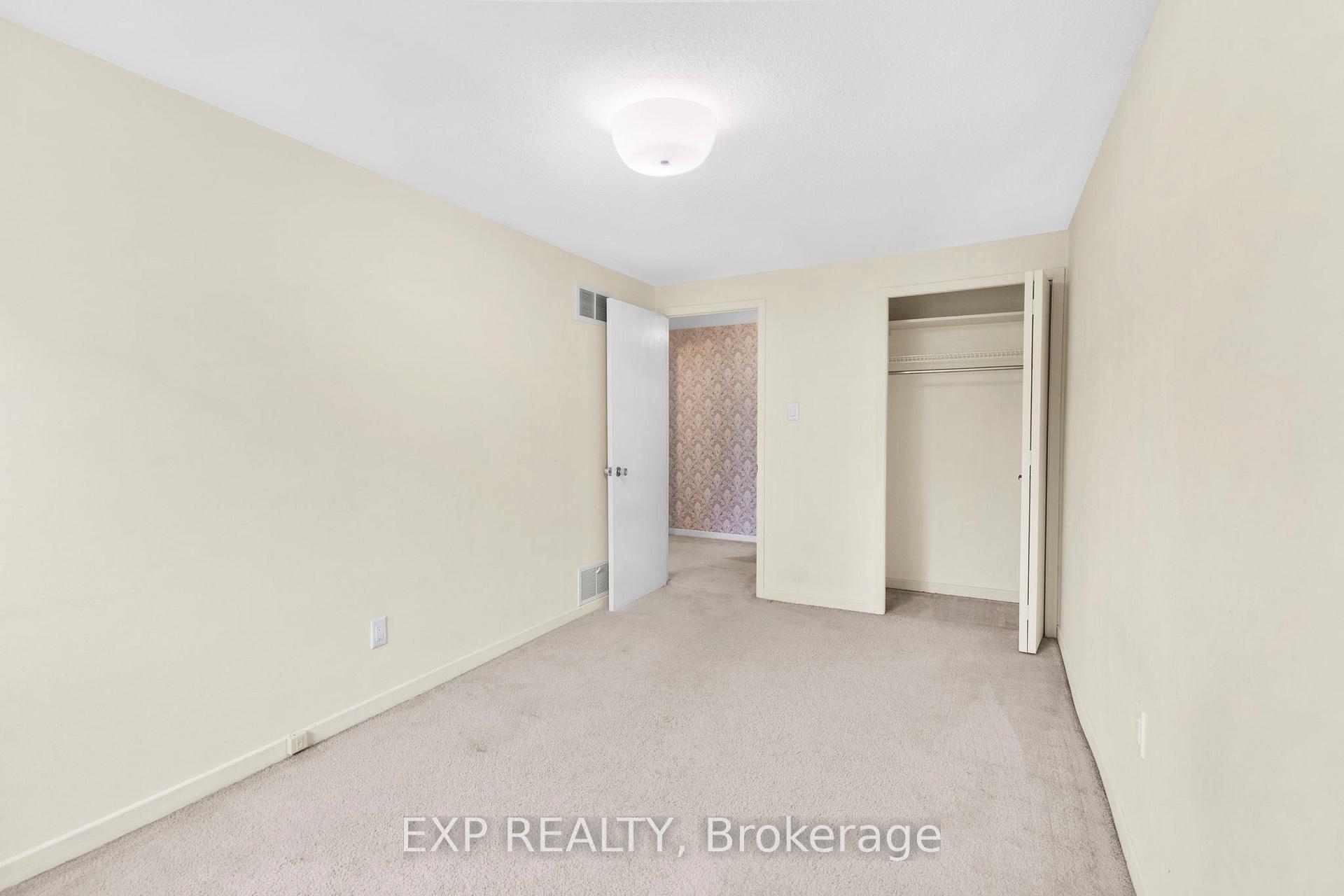 3 Bedrooms Condo at 108 Flaming Rose, Toronto For sale