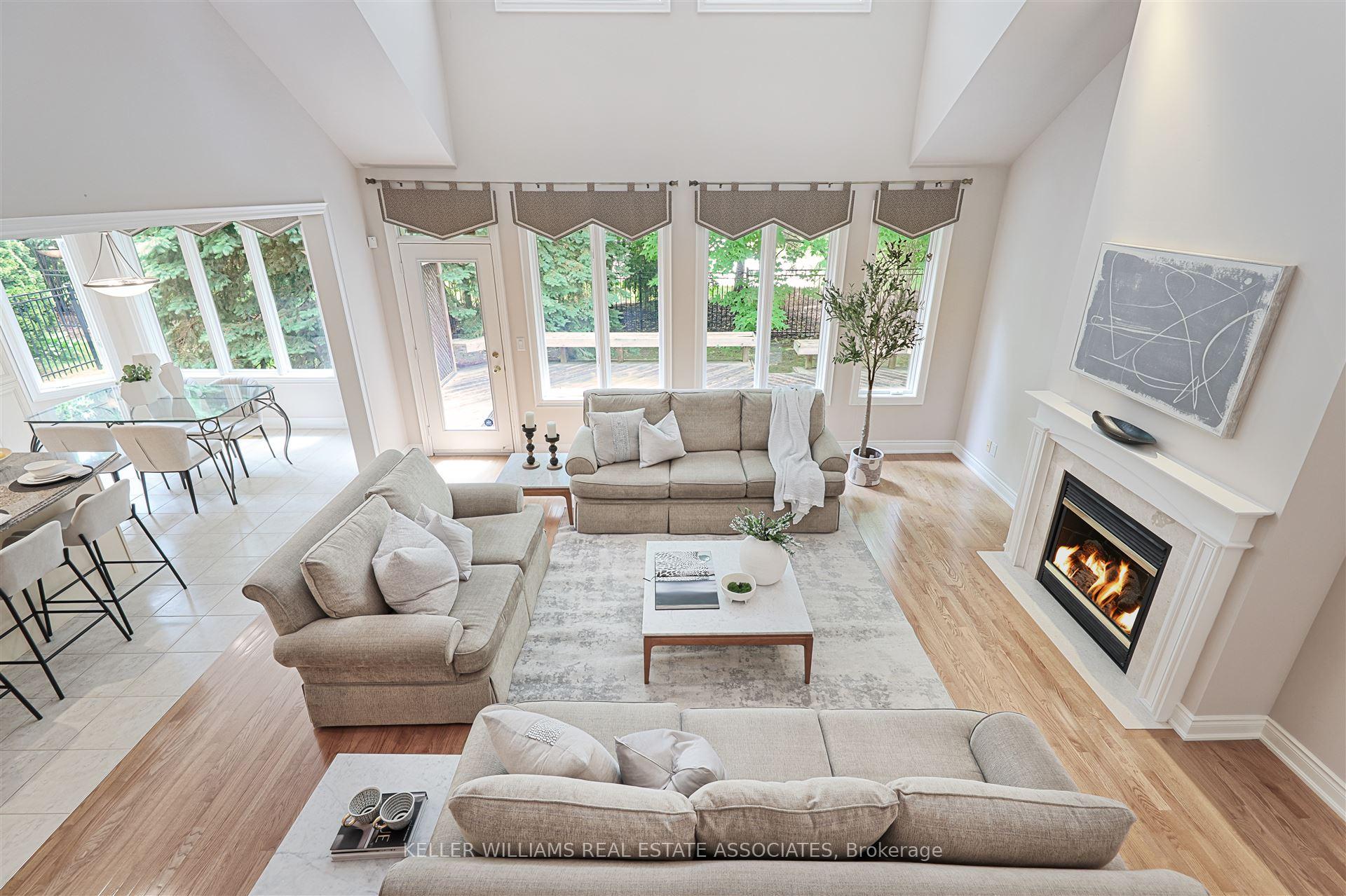 2 Bedrooms Condo at 726 Hidden Grove, Mississauga For sale