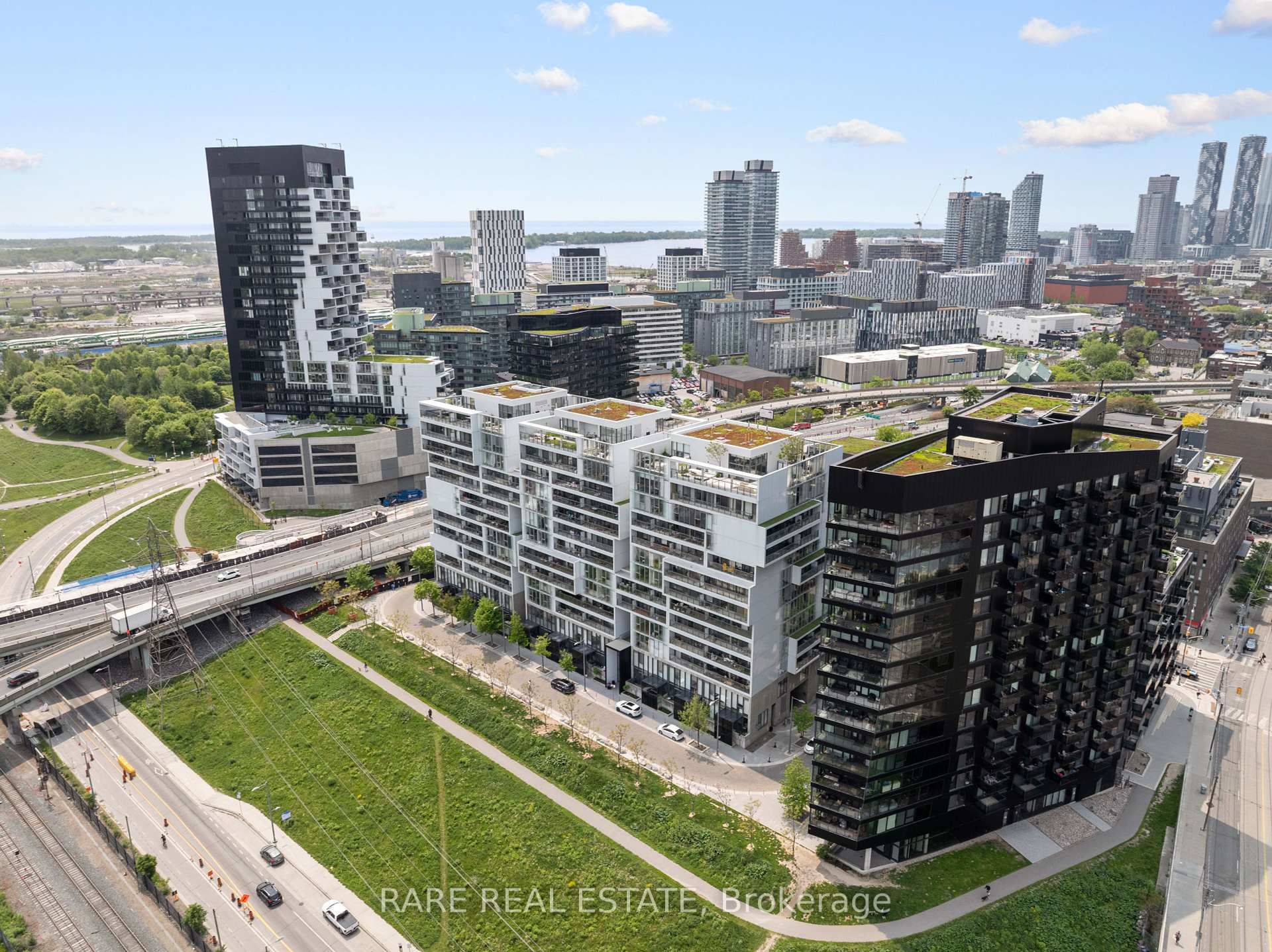 2 Bedrooms Condo at 32 Trolley, Toronto For sale
