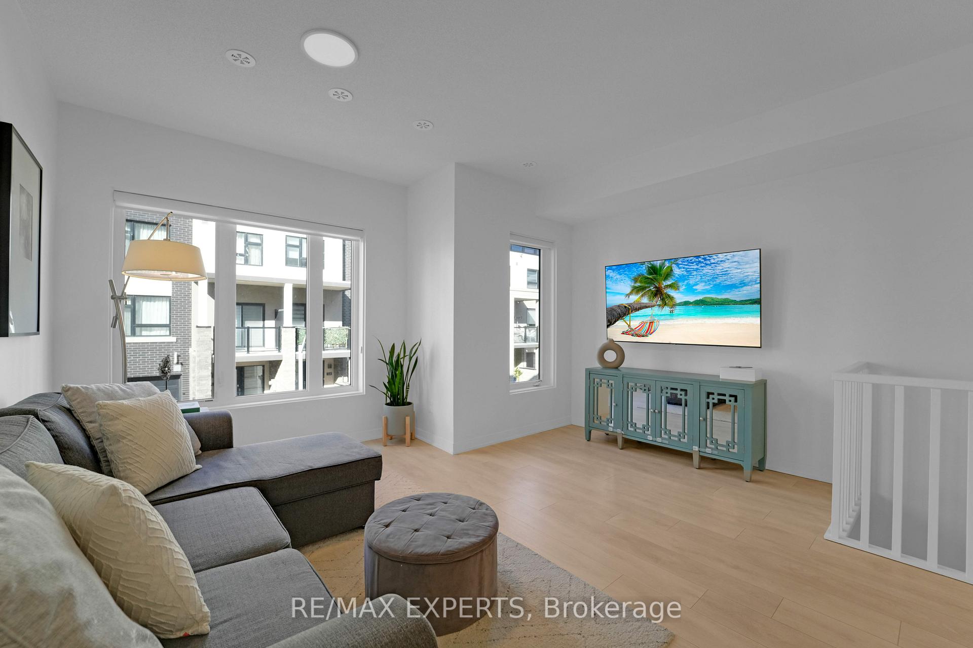 3 Bedrooms Condo at 1095 Cooke,  Burlington For sale