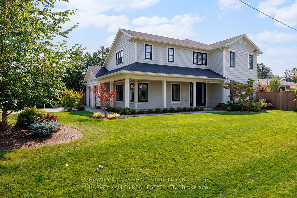 588 Stephens Crescent