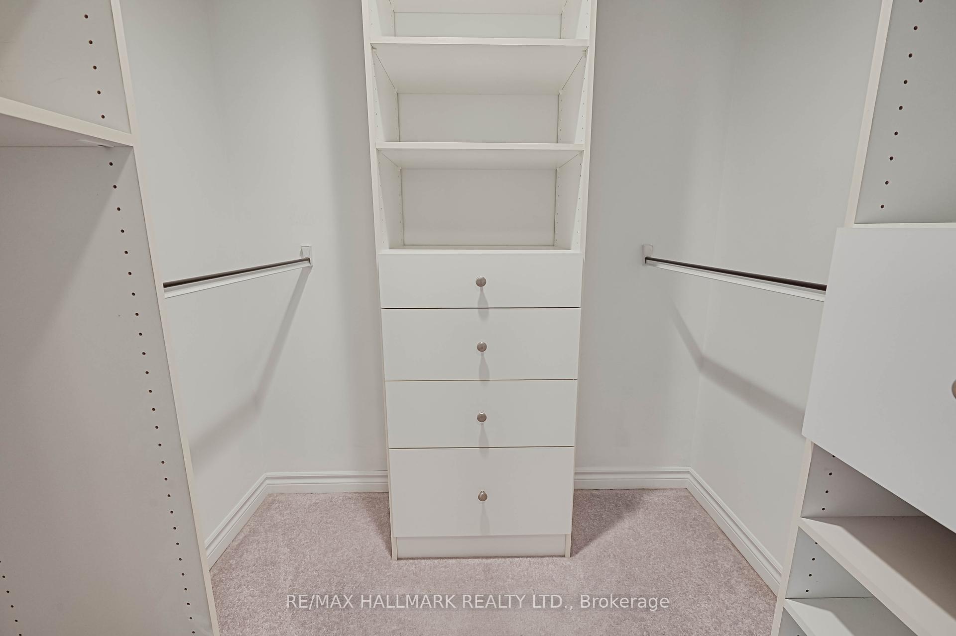 2 Bedrooms Condo at 388 Bloor, Toronto For sale