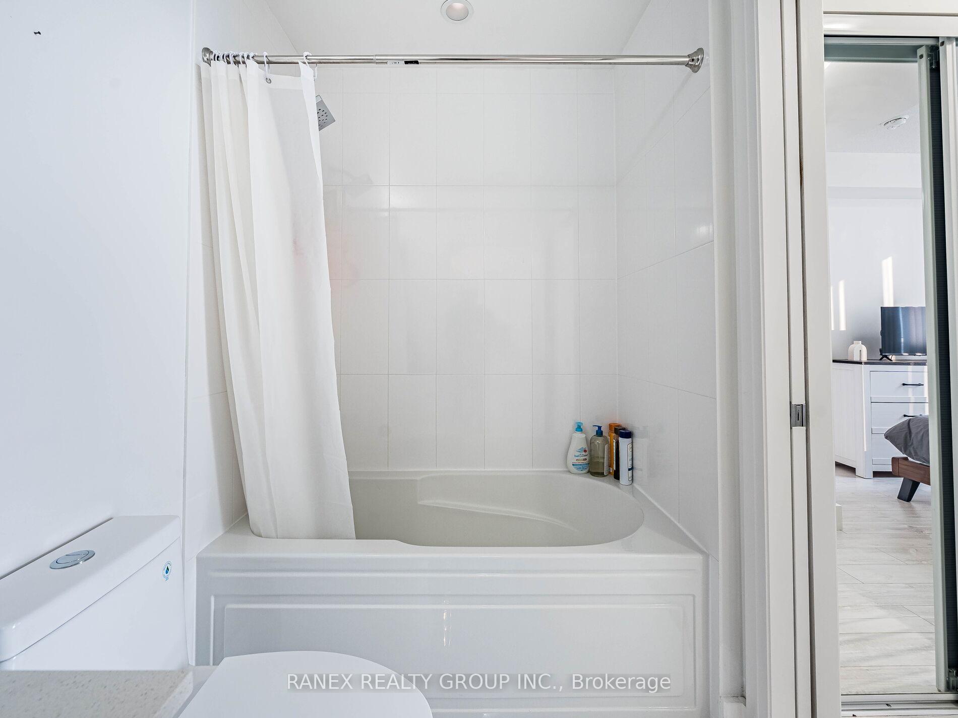 2 Bedrooms Condo at 5025 Four Springs, Mississauga For sale