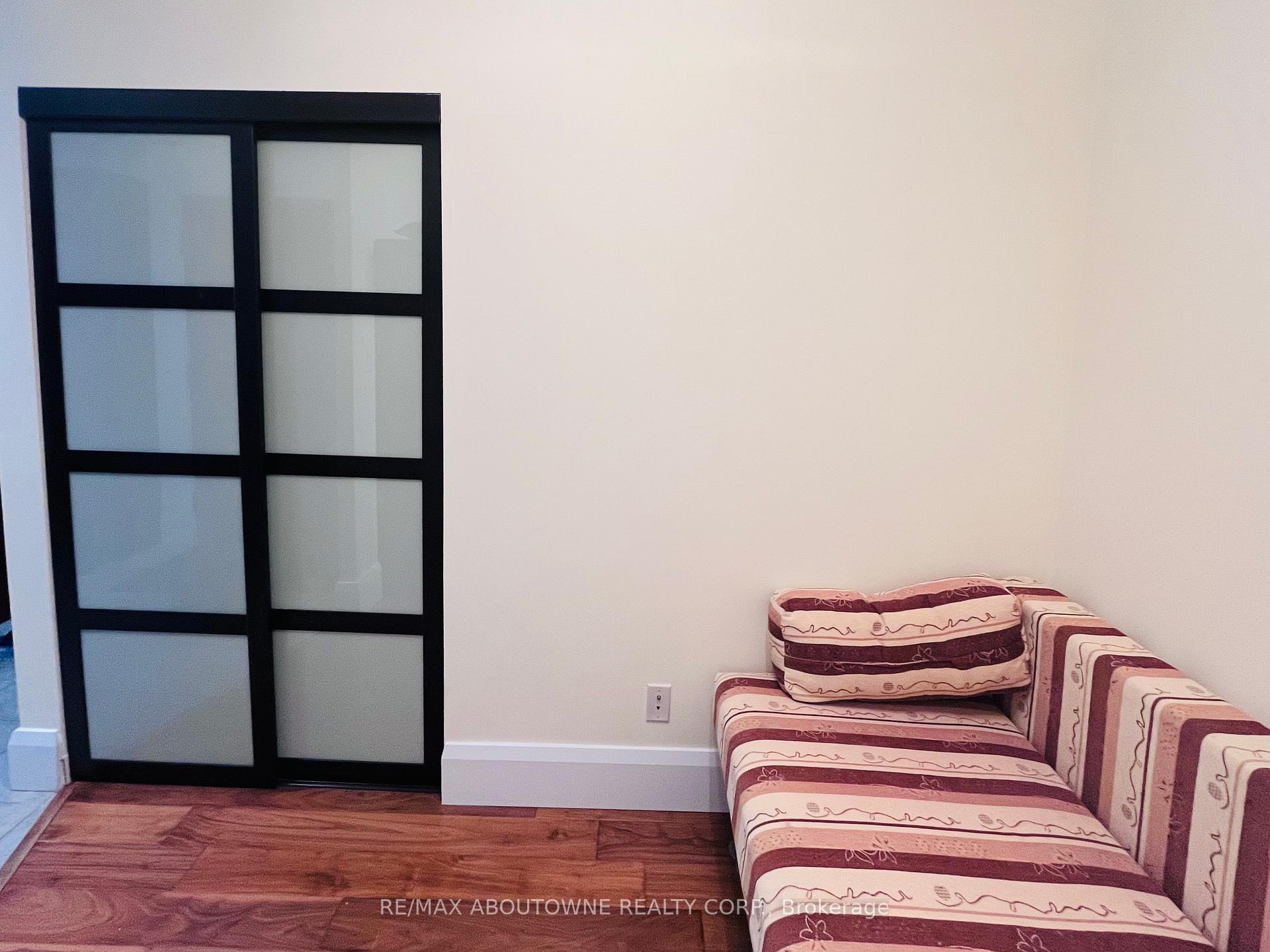 2 Bedrooms Condo at 1359 Rathburn, Mississauga For sale