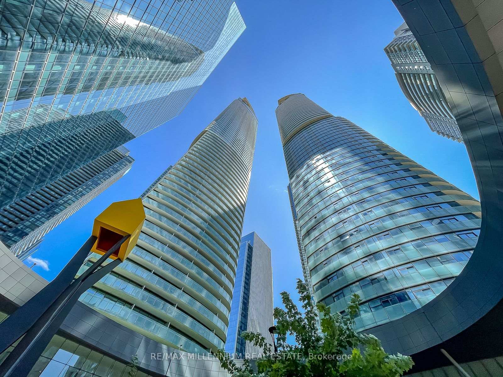 3 Bedrooms Condo at 12 York,  Toronto For sale