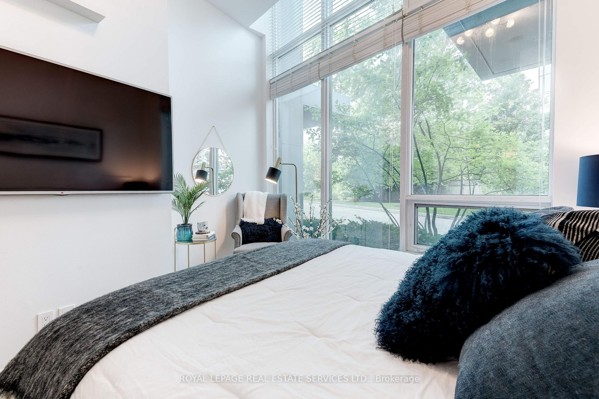 1 Bedroom Condo at 11 Bronte, Oakville For sale
