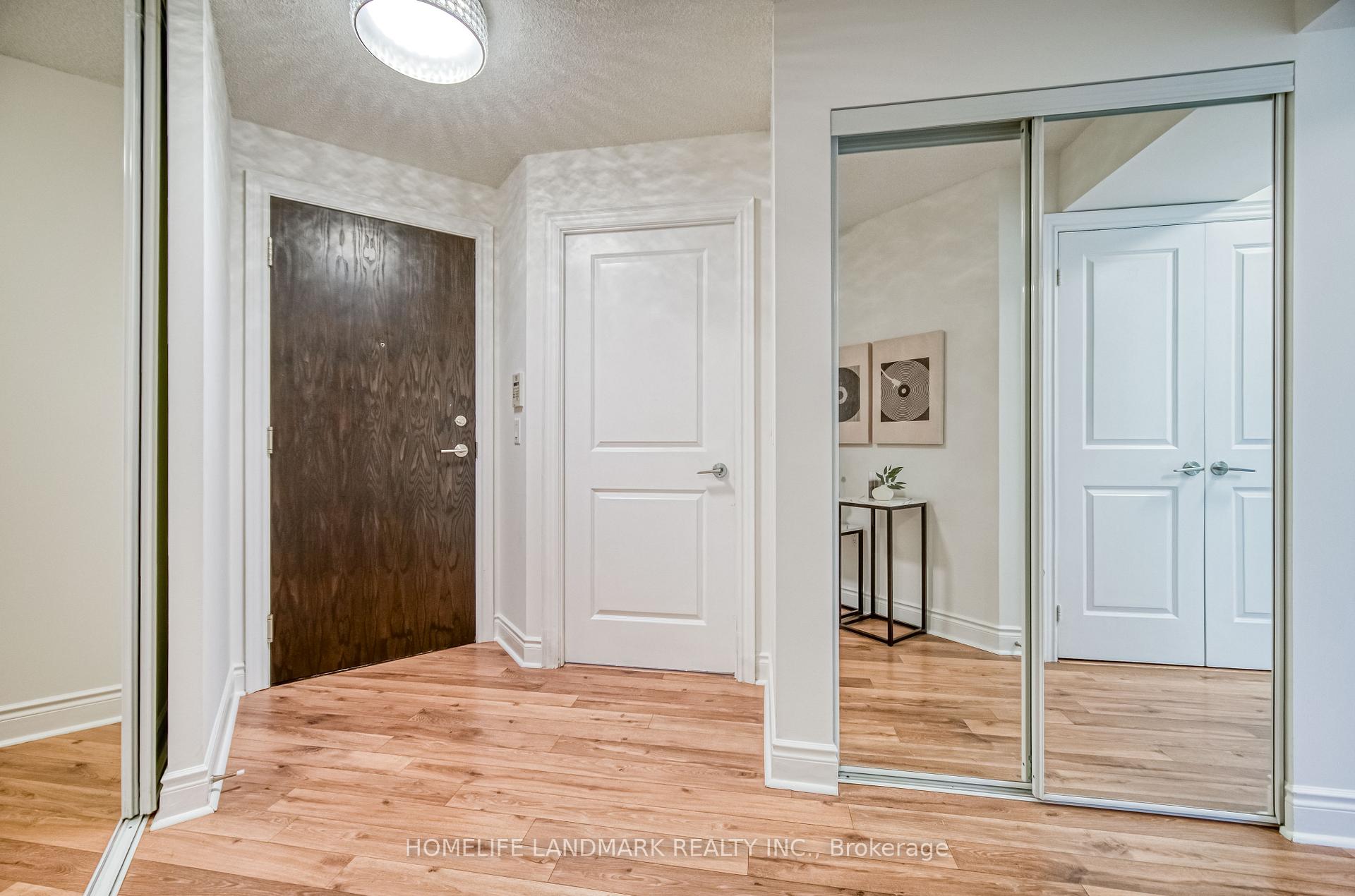3 Bedrooms Condo at 500 Doris,  Toronto For sale