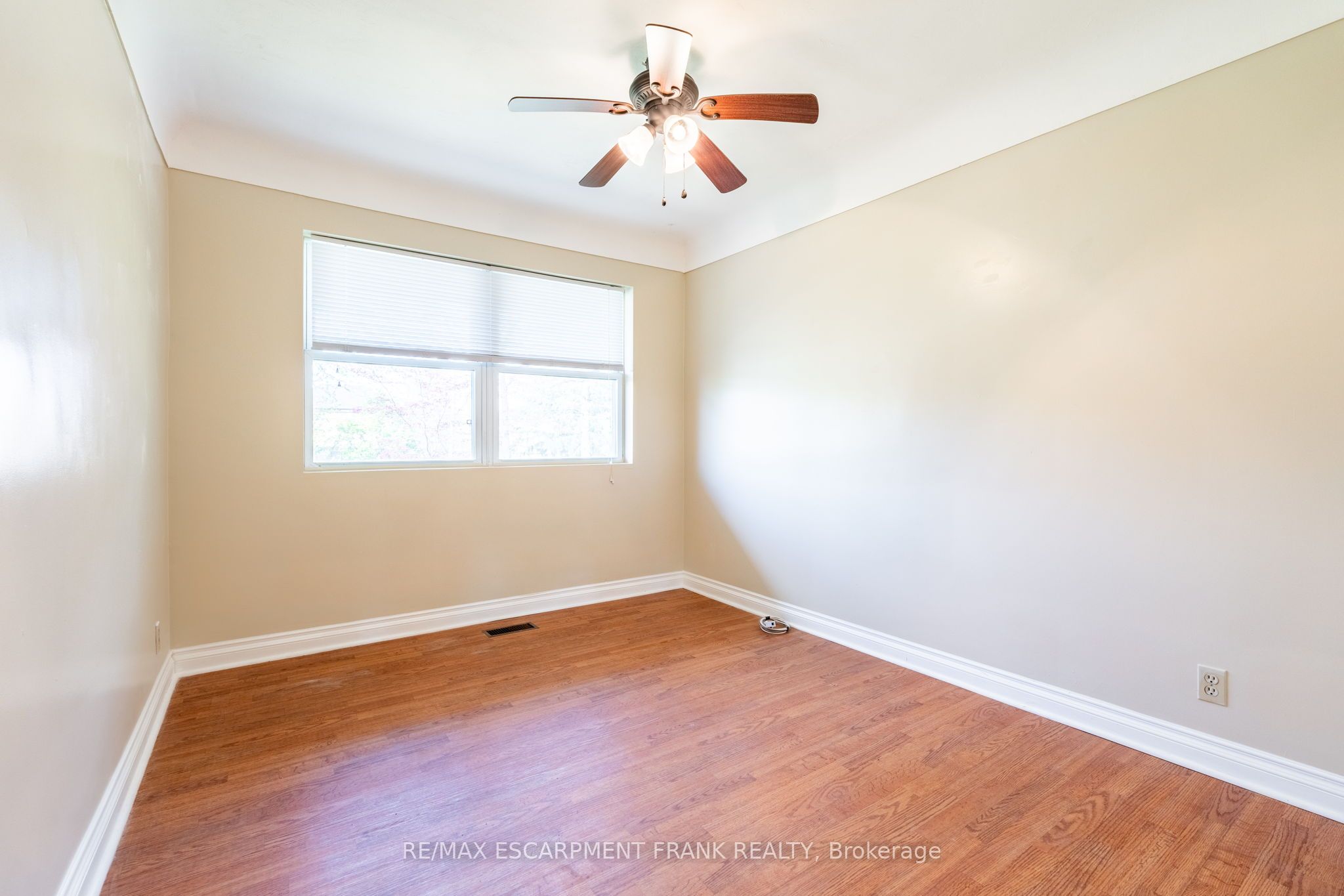 699 RYMAL Road W, Hamilton Gurnett