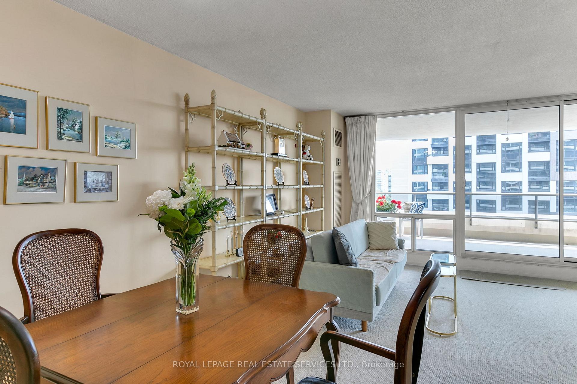 2 Bedrooms Condo at 50 Quebec, Toronto For sale