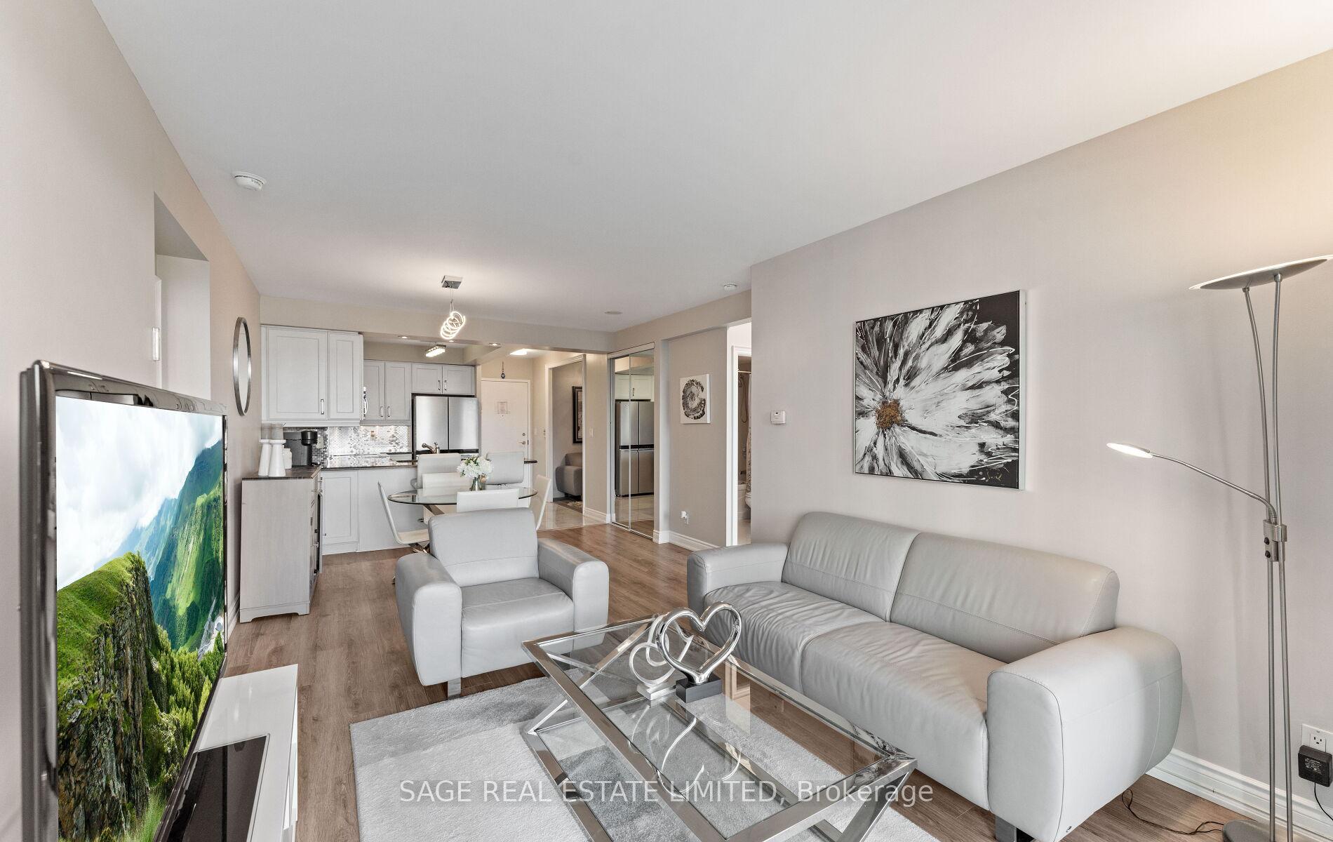 2 Bedrooms Condo at 88 Promenade, Vaughan For sale