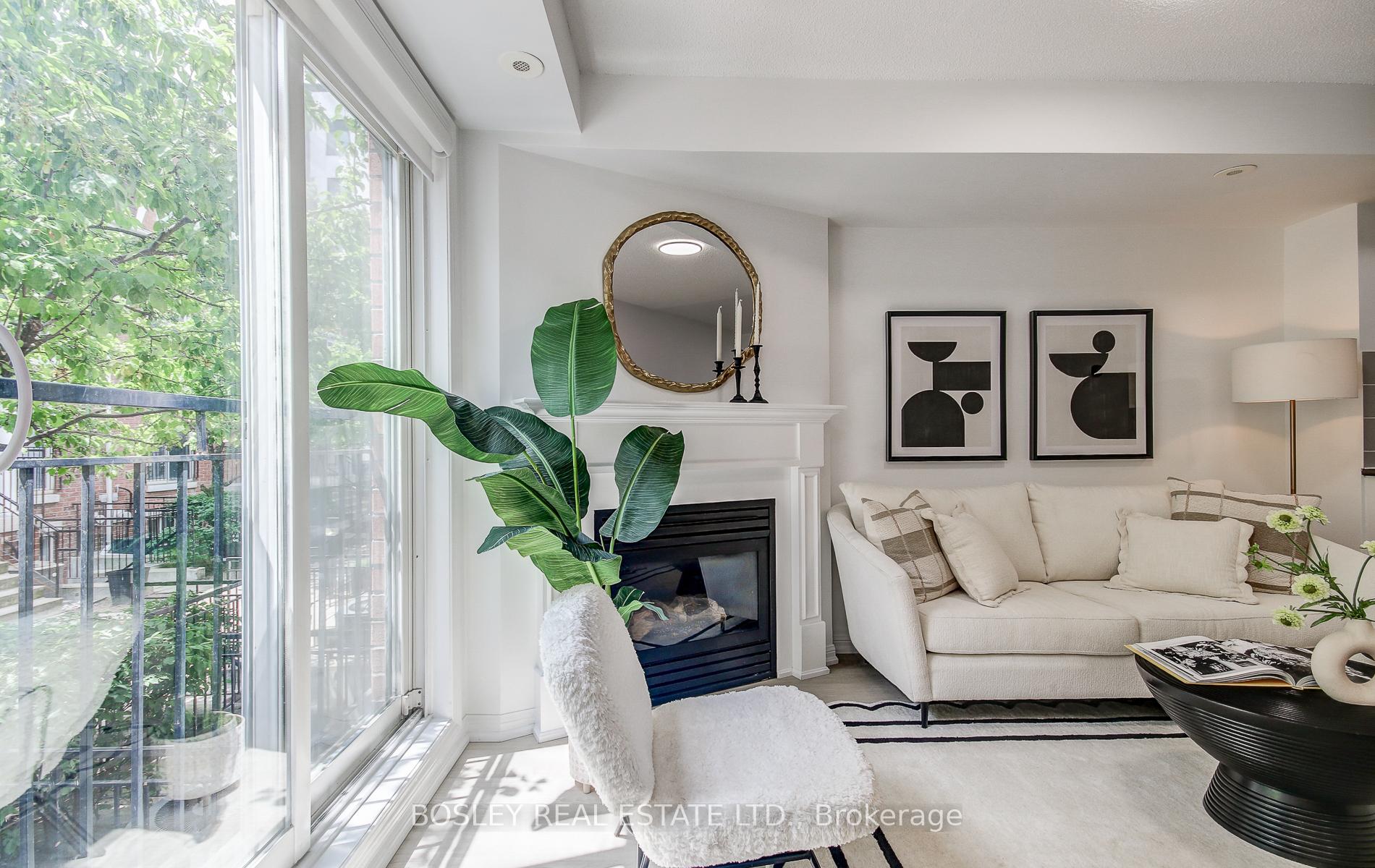 2 Bedrooms Condo at 18 Laidlaw, Toronto For sale