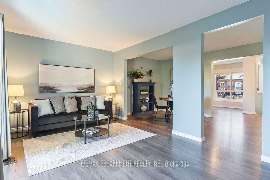 3 Bedrooms Condo at 1301 Upper Gage,  Hamilton For sale