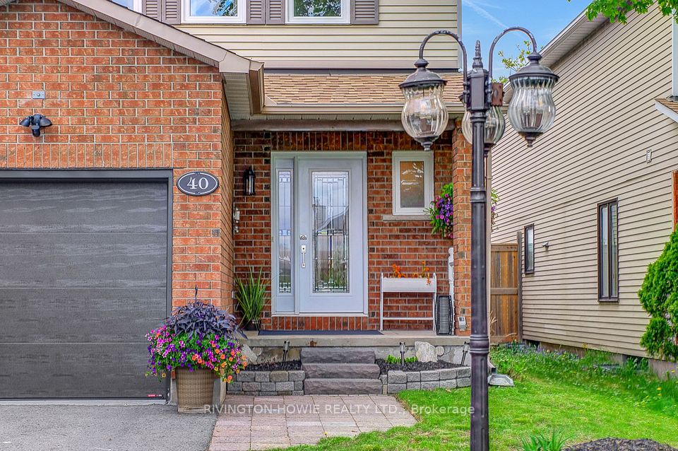 40 Rowe Drive, Kanata, ON K2L 3Y3