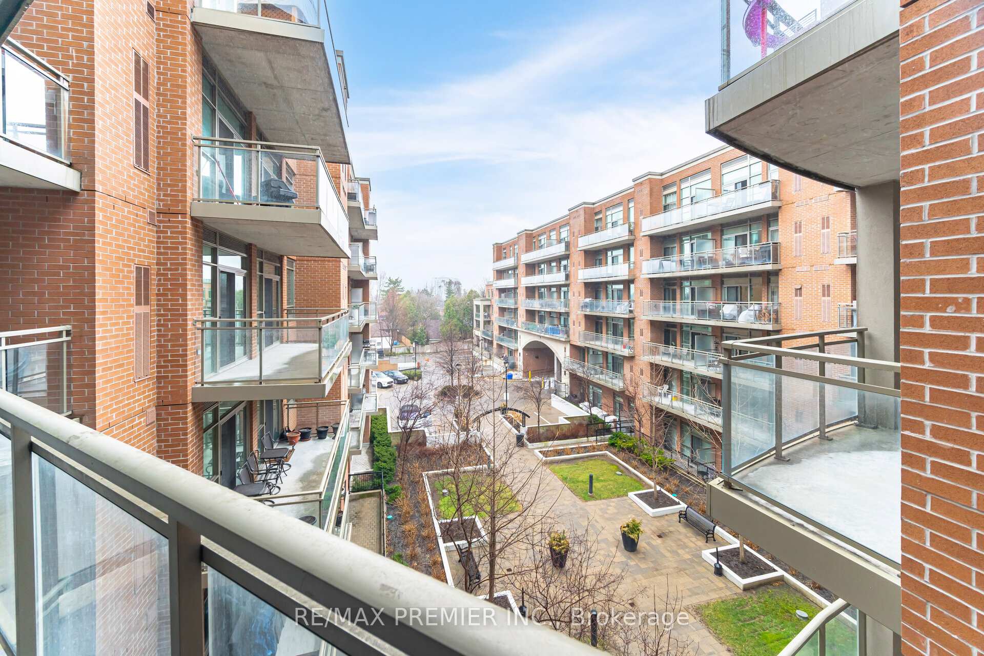1 Bedroom Condo at 281 Woodbridge,  Vaughan For sale
