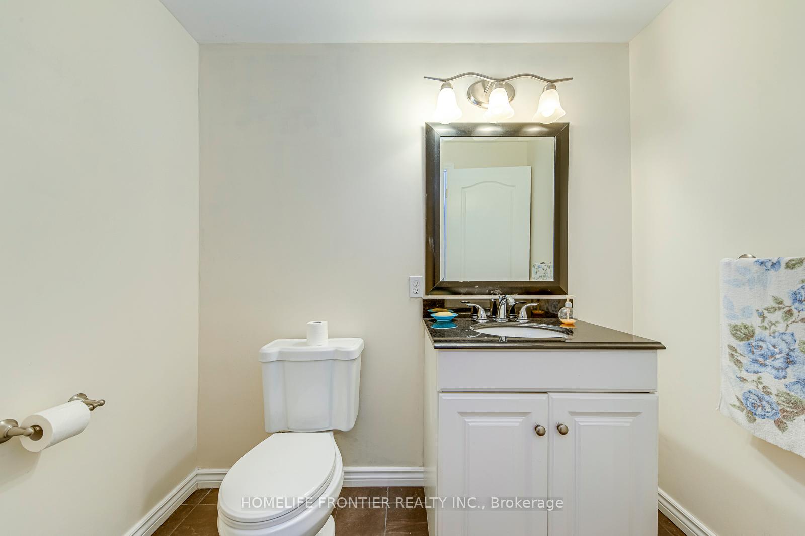 4 Bedrooms Condo at 90 Oakhampton,  Hamilton For sale