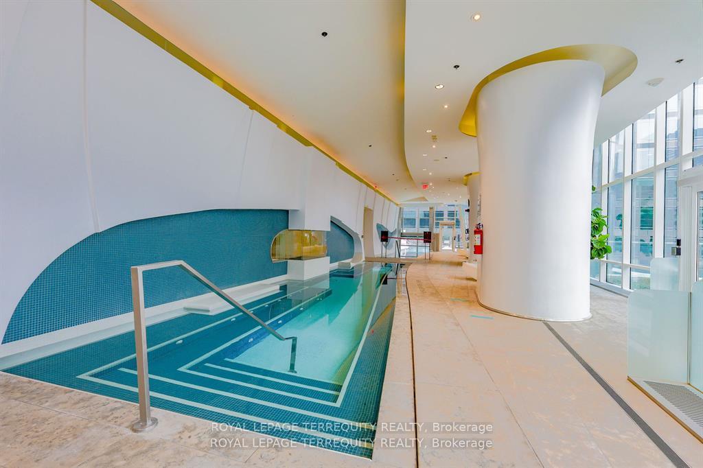 2 Bedrooms Condo at 1 Bloor, Toronto For sale