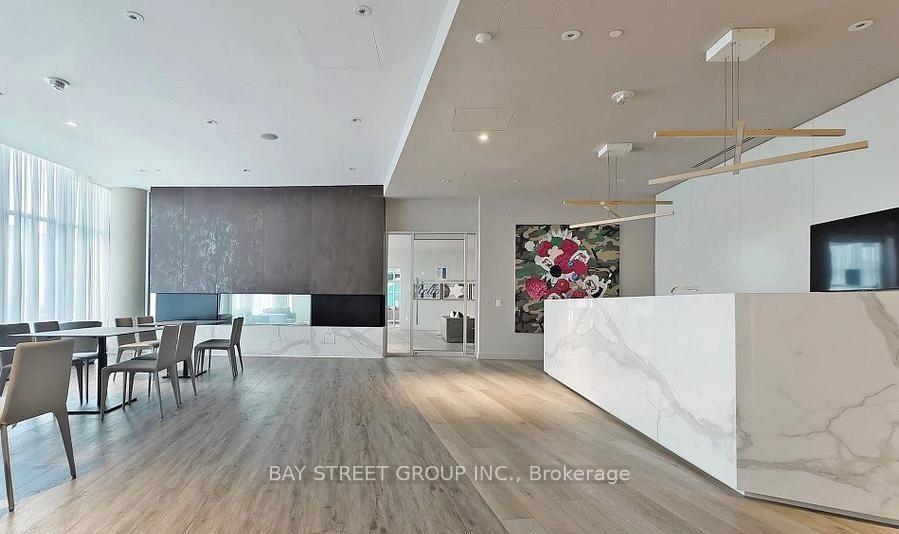 2 Bedrooms Condo at 3900 Confederation, Mississauga For sale
