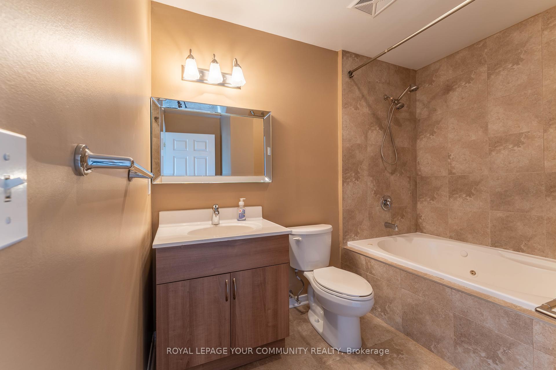 3 Bedrooms Condo at 1 Maison Parc, Vaughan For sale