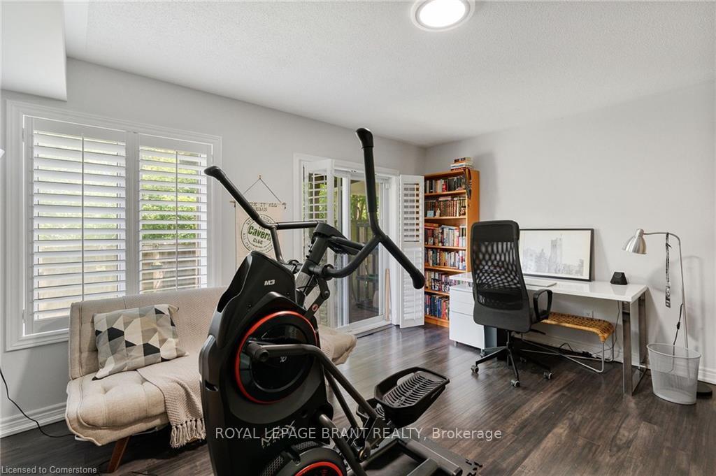 3 Bedrooms Condo at 6995 Glory, Mississauga For sale