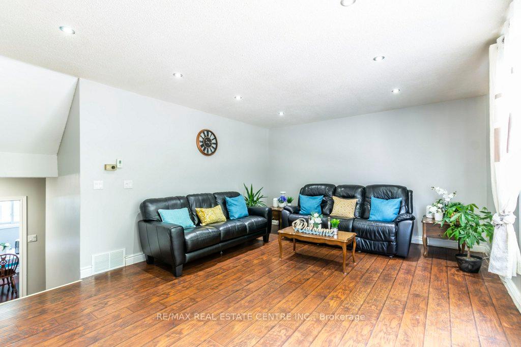 3 Bedrooms Condo at 444 Stone Church,  Hamilton For sale