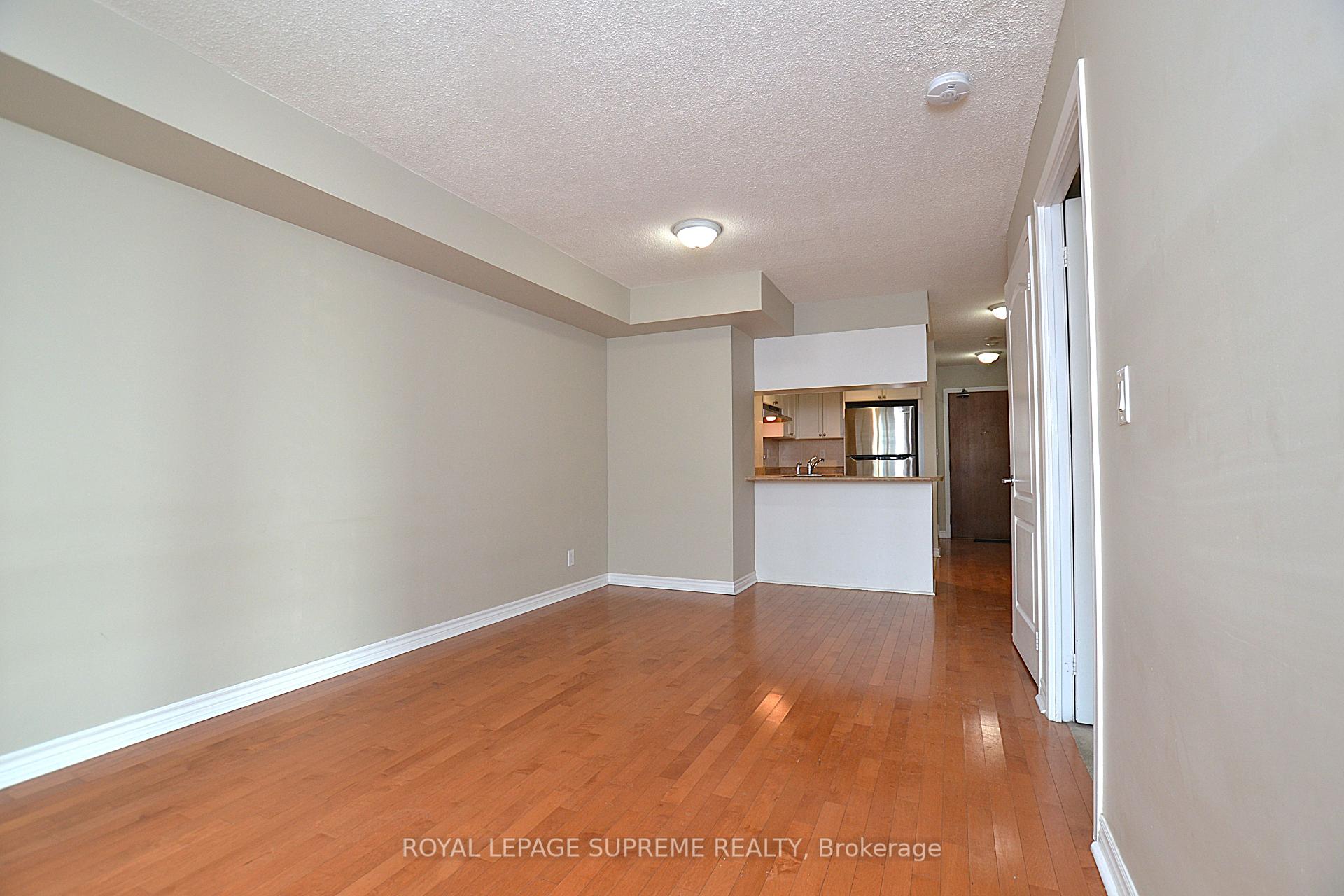 2 Bedrooms Condo at 1 Elm, Mississauga For sale