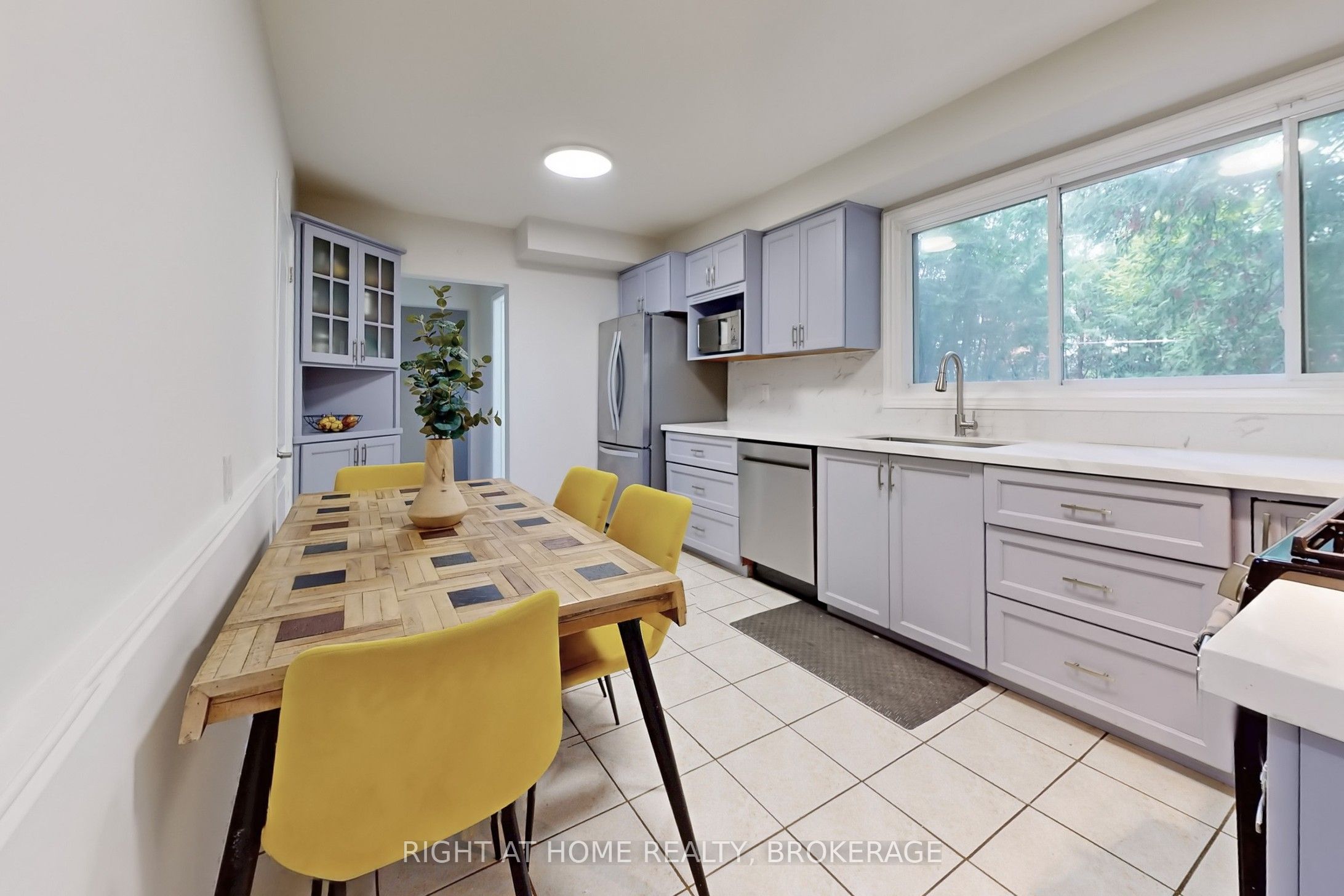 2373 maryvale Court E