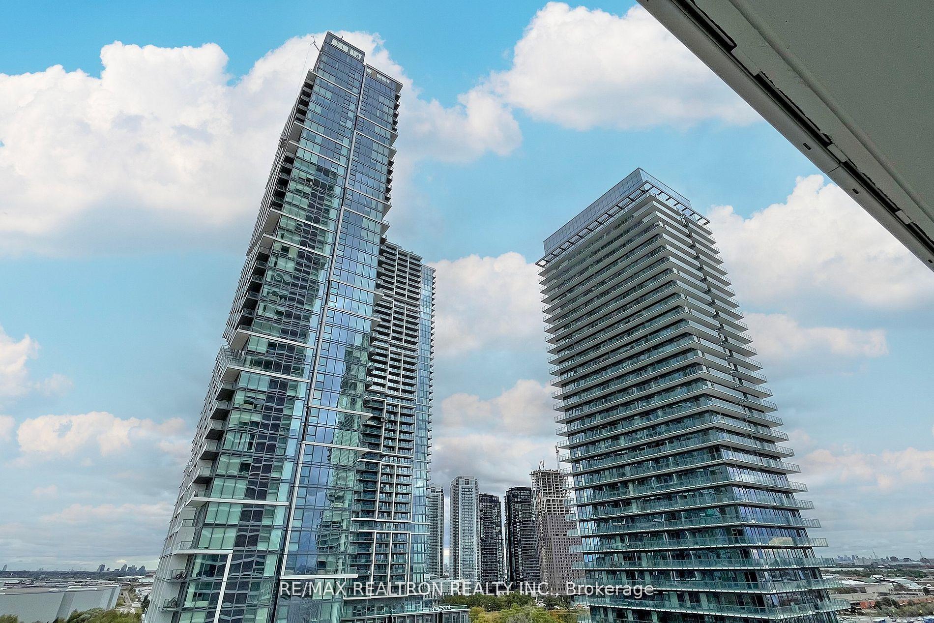 2 Bedrooms Condo at 950 Portage, Vaughan For sale