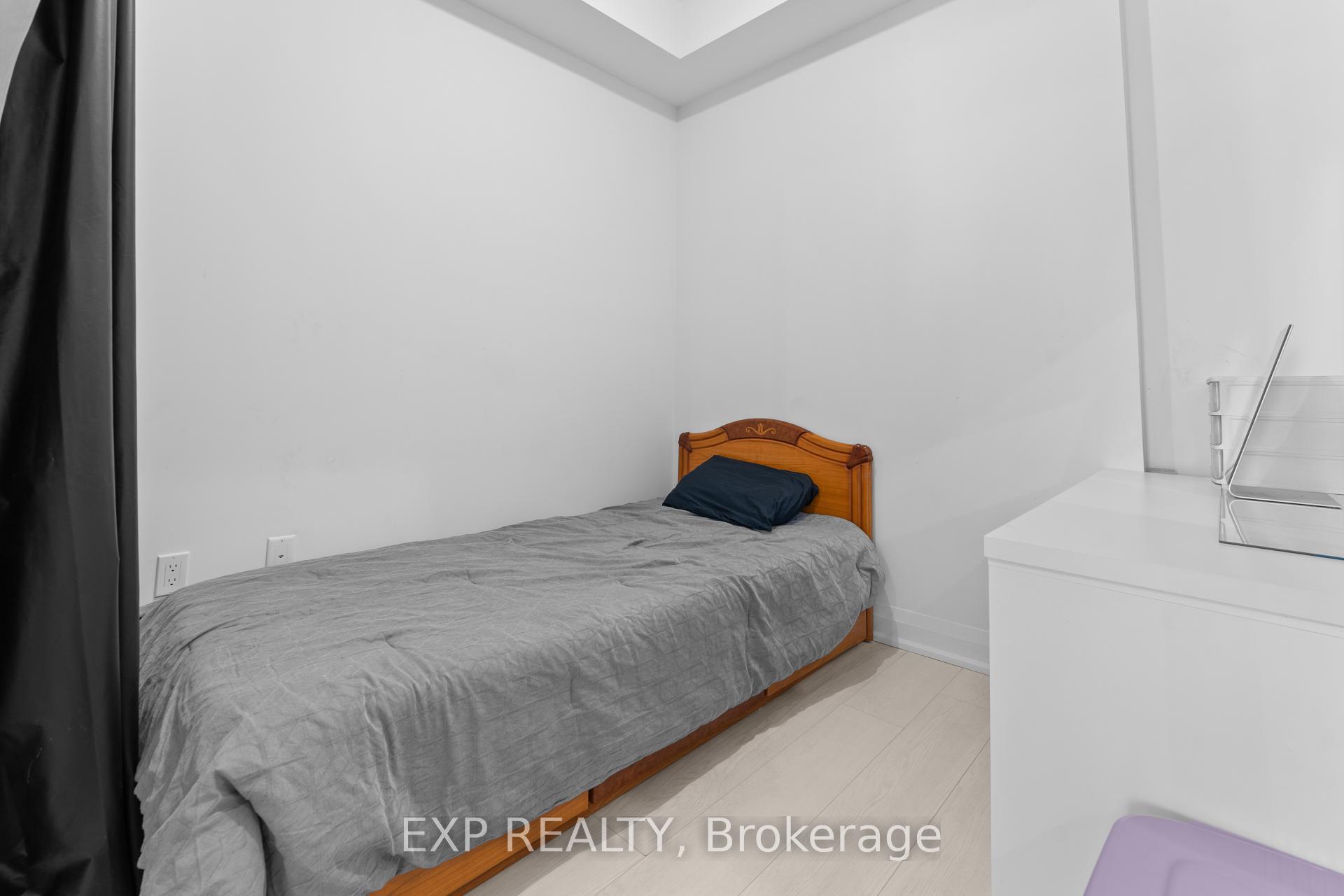 2 Bedrooms Condo at 30 Gibbs, Toronto For sale