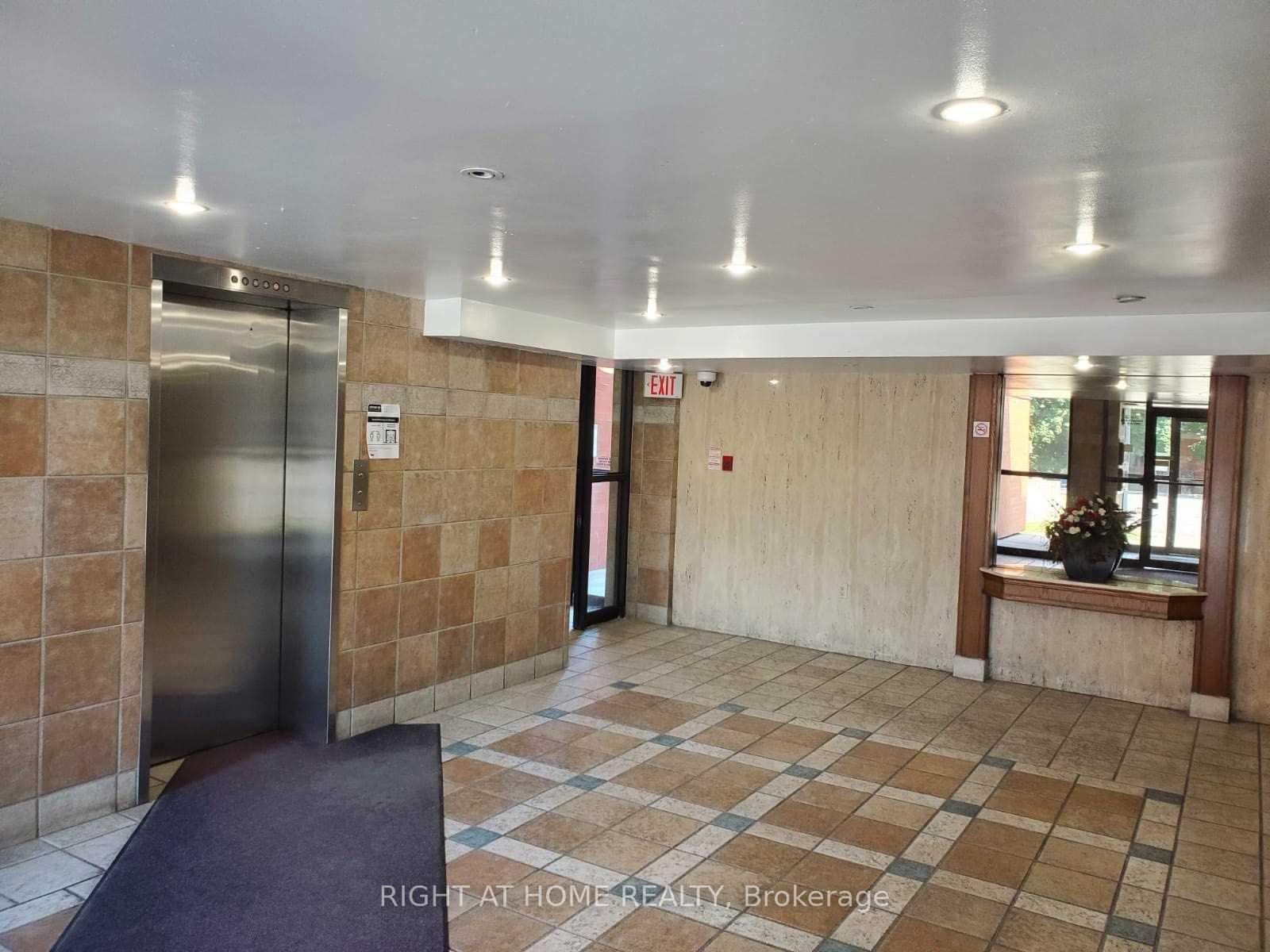 3 Bedrooms Condo at 1703 McCowan, Toronto For sale