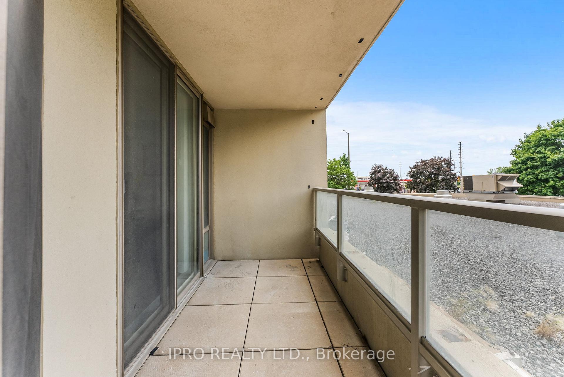 3 Bedrooms Condo at 700 Constellation, Mississauga For sale