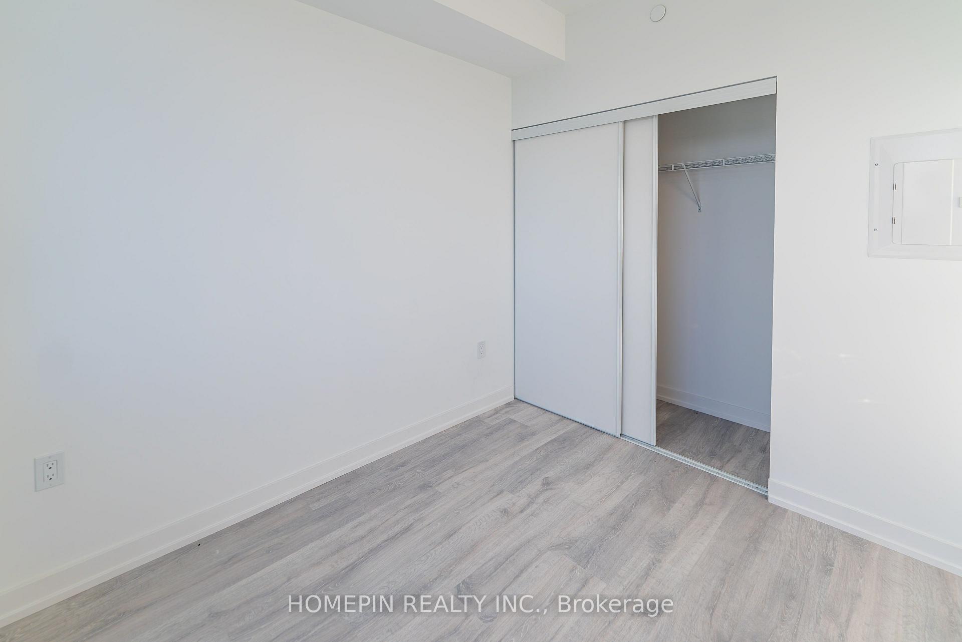 2 Bedrooms Condo at 7 Golden Lion, Toronto For sale