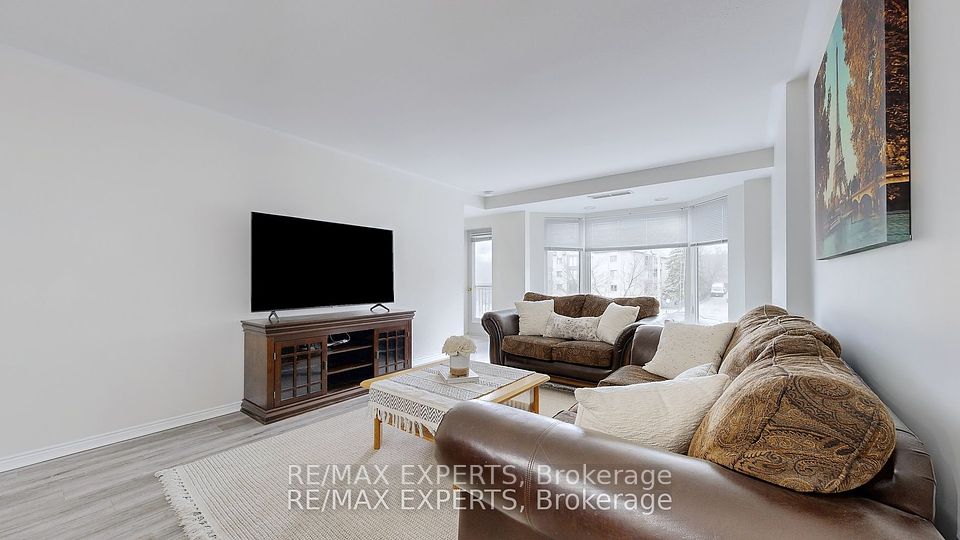 85 Wellington Street W 211