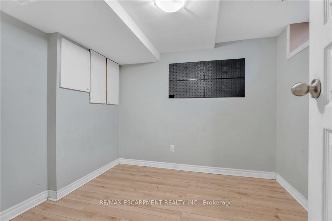 3 Bedrooms Condo at 1025 Upper Gage, Hamilton For sale