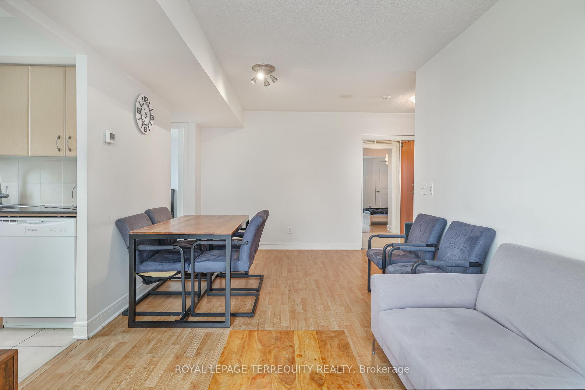 2 Bedrooms Condo at 35 Bales, Toronto For sale