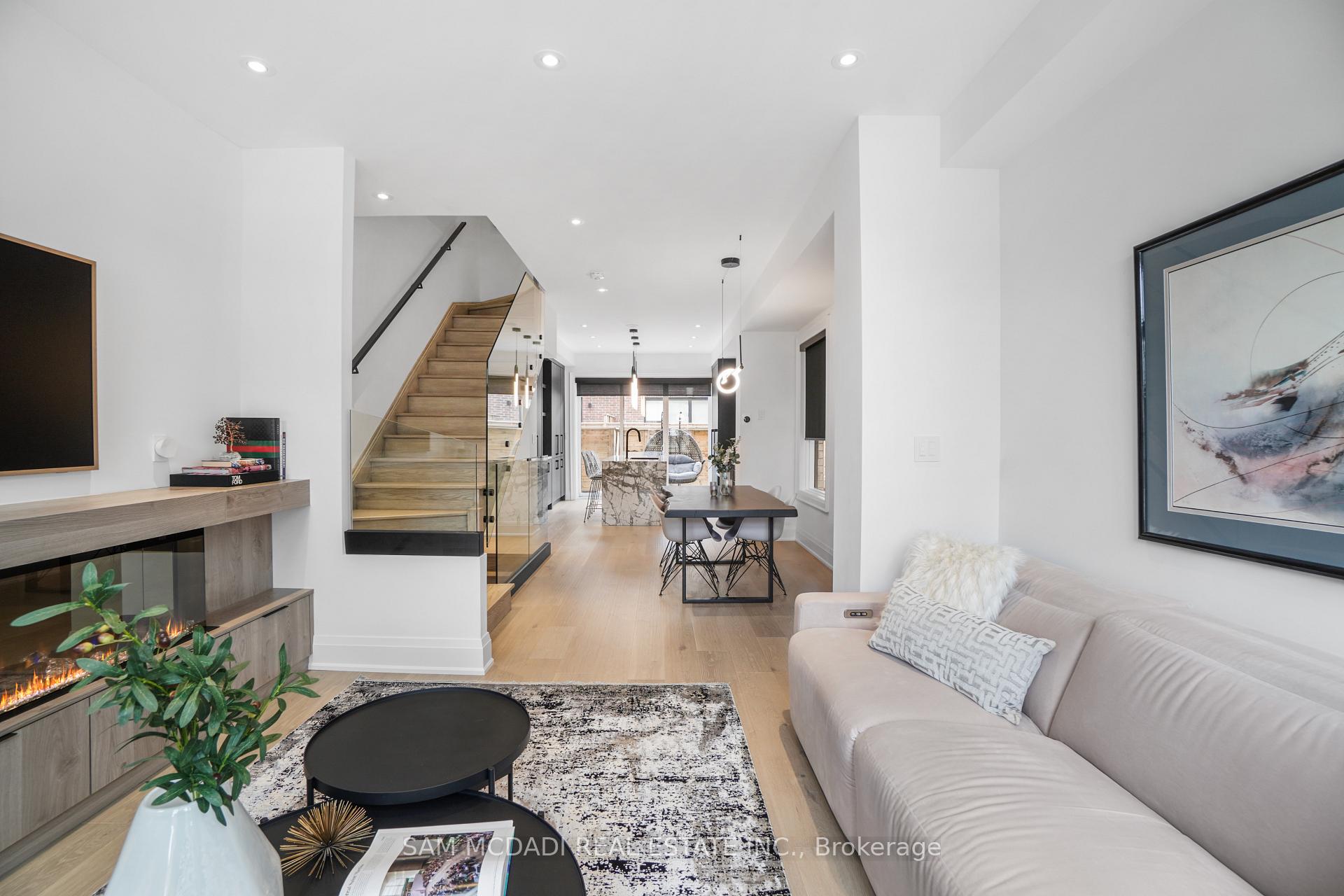 3 Bedrooms Condo at 10 Lunar, Mississauga For sale
