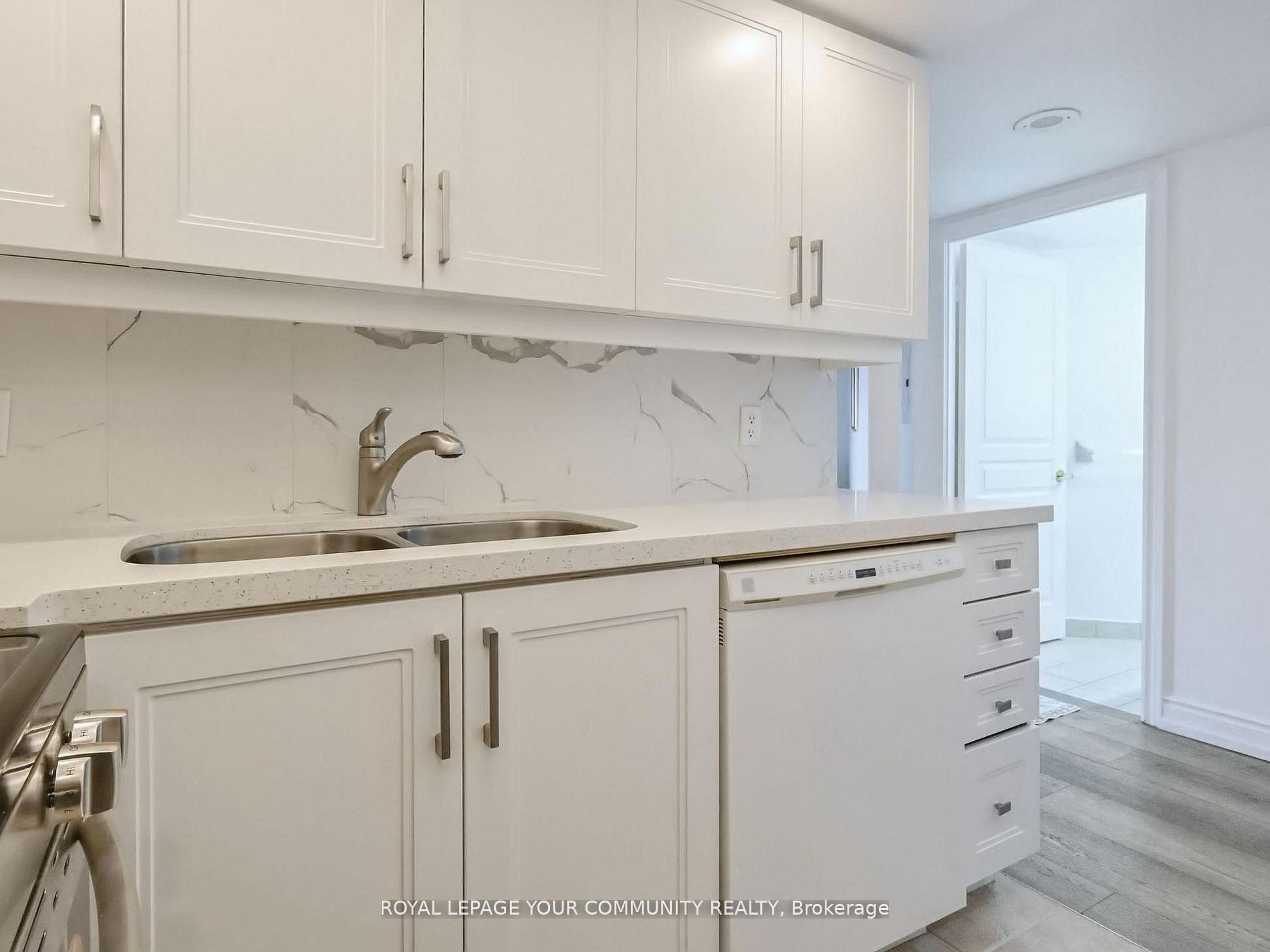 2 Bedrooms Condo at 15 Northtown,  Toronto For sale