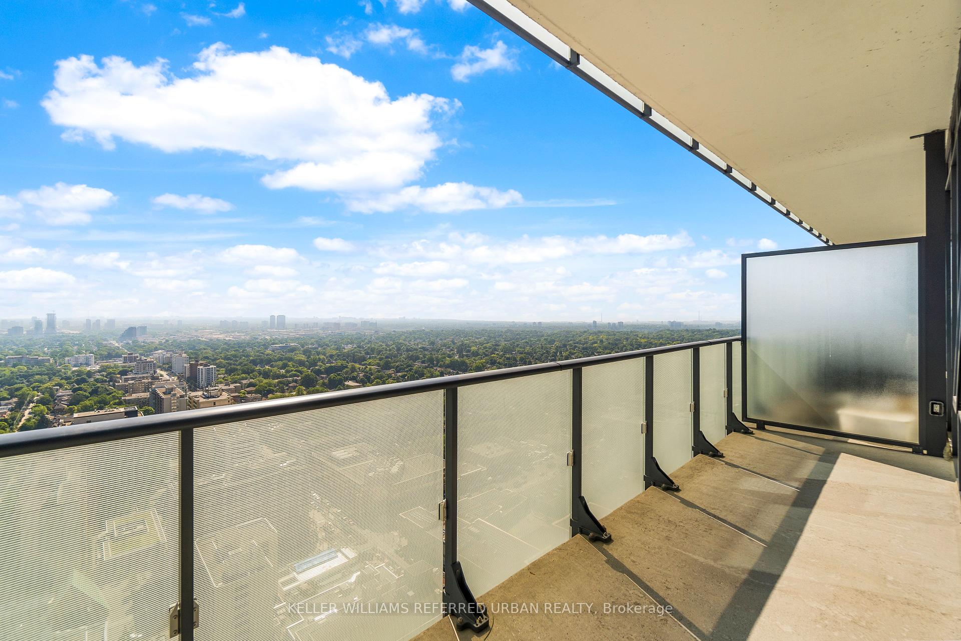 2 Bedrooms Condo at 185 Roehampton, Toronto For sale