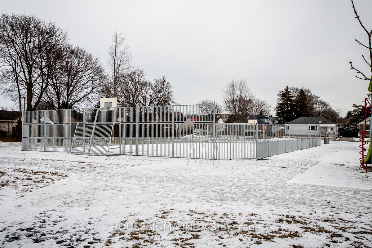 Photo of 128 Summer Street, Oshawa, ON L1H 2K9