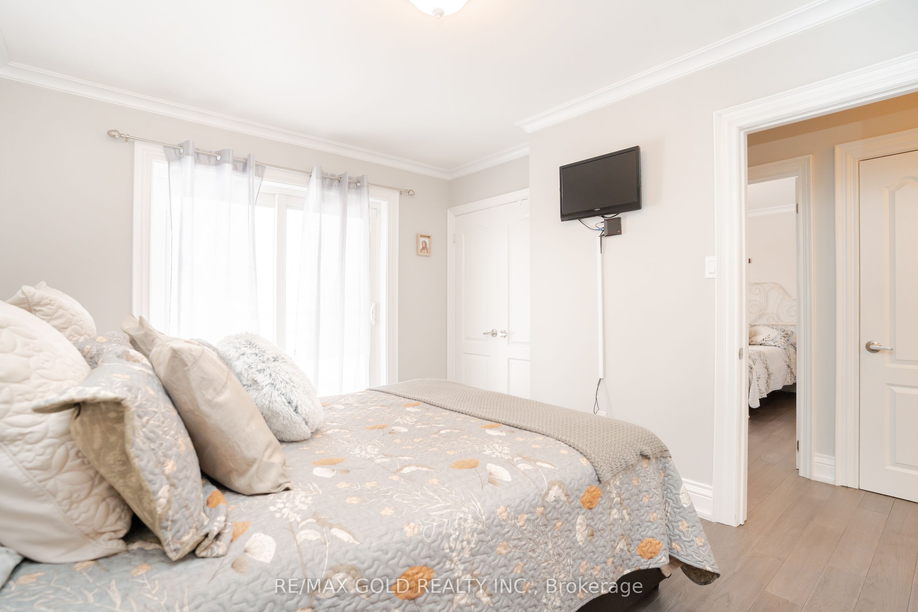 15 Castlemore Drive